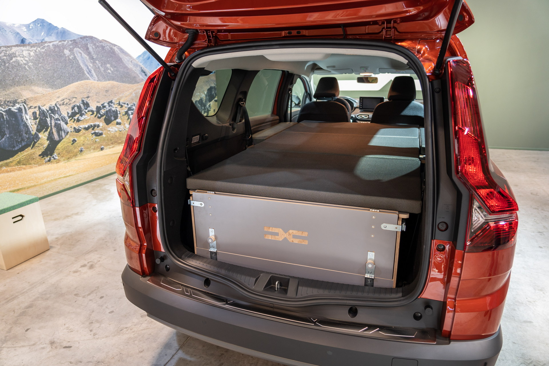 This official Dacia Jogger Camper Kit is amazing! - Dacia Sleep Pack 2024 