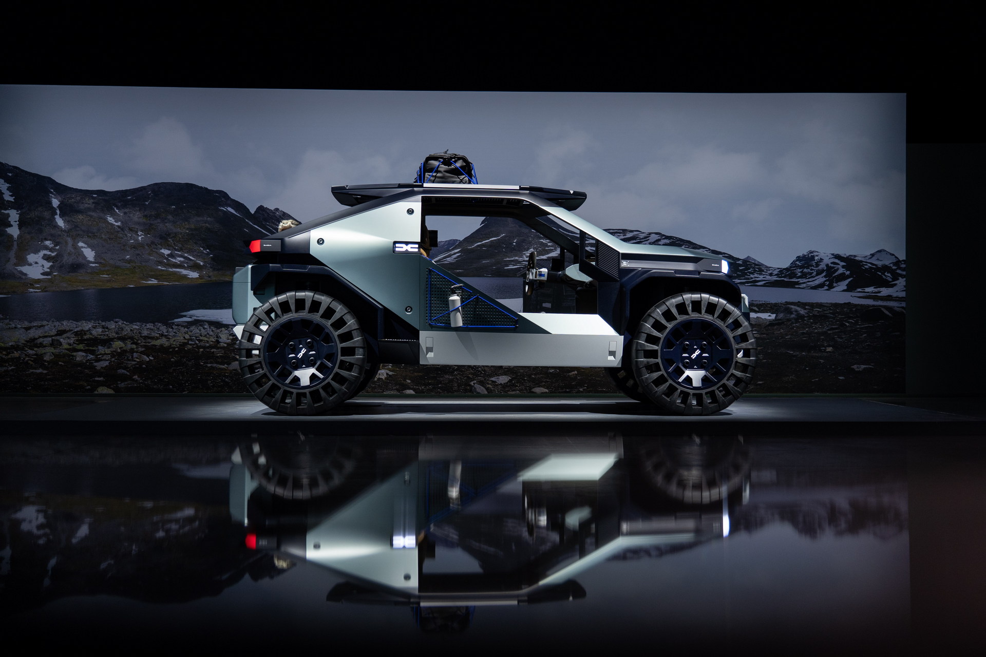 Dacia Manifesto Concept Is A Futuristic EV Off-Roader For Outdoors Enthusiasts