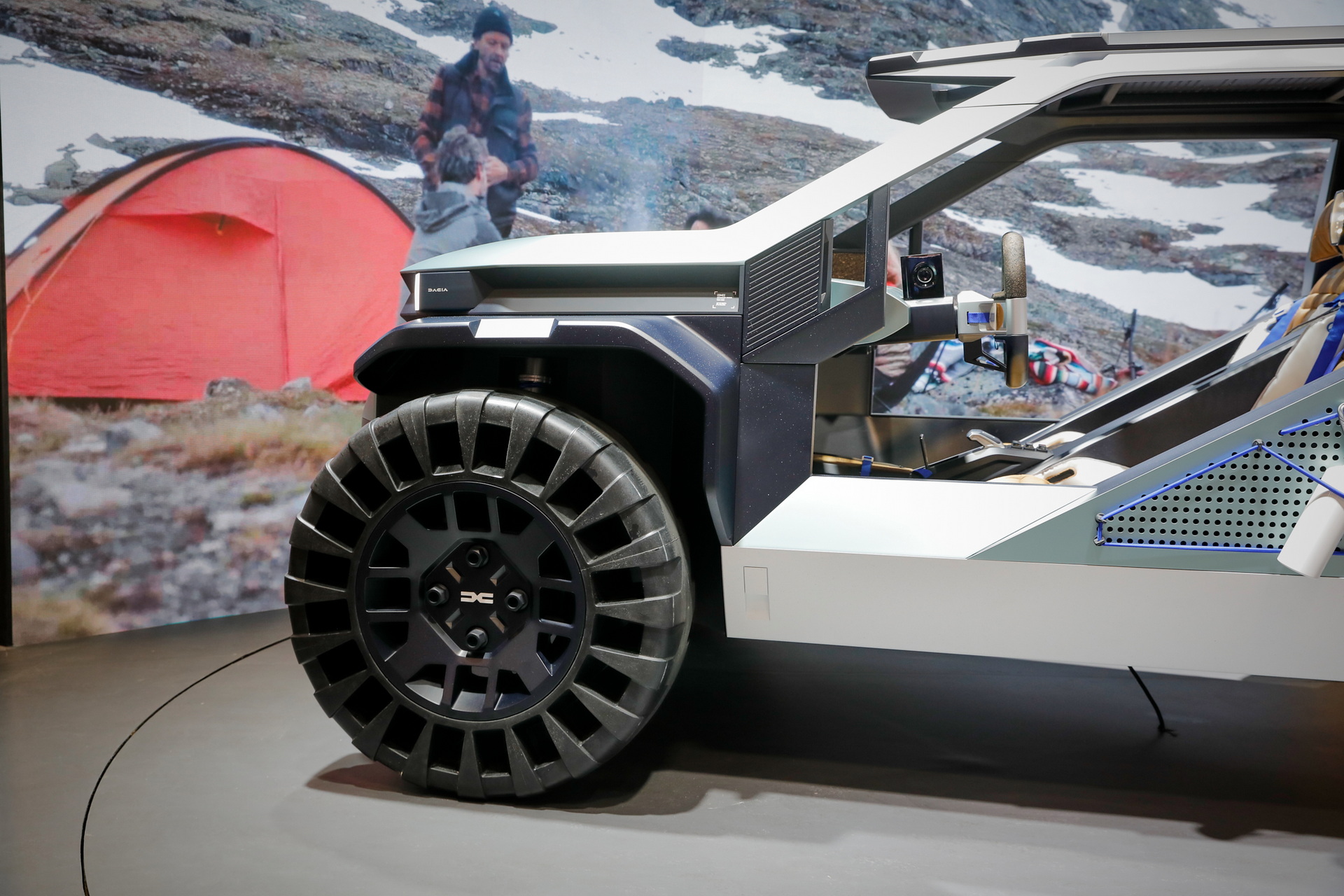 Dacia Manifesto Concept Is A Futuristic EV Off-Roader For Outdoors Enthusiasts