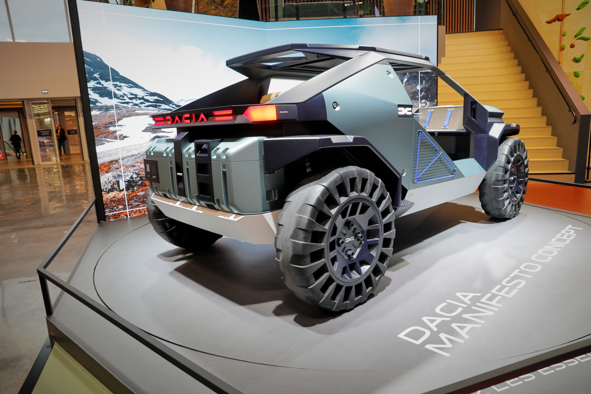 Dacia Manifesto Concept Is A Futuristic EV Off-Roader For Outdoors Enthusiasts