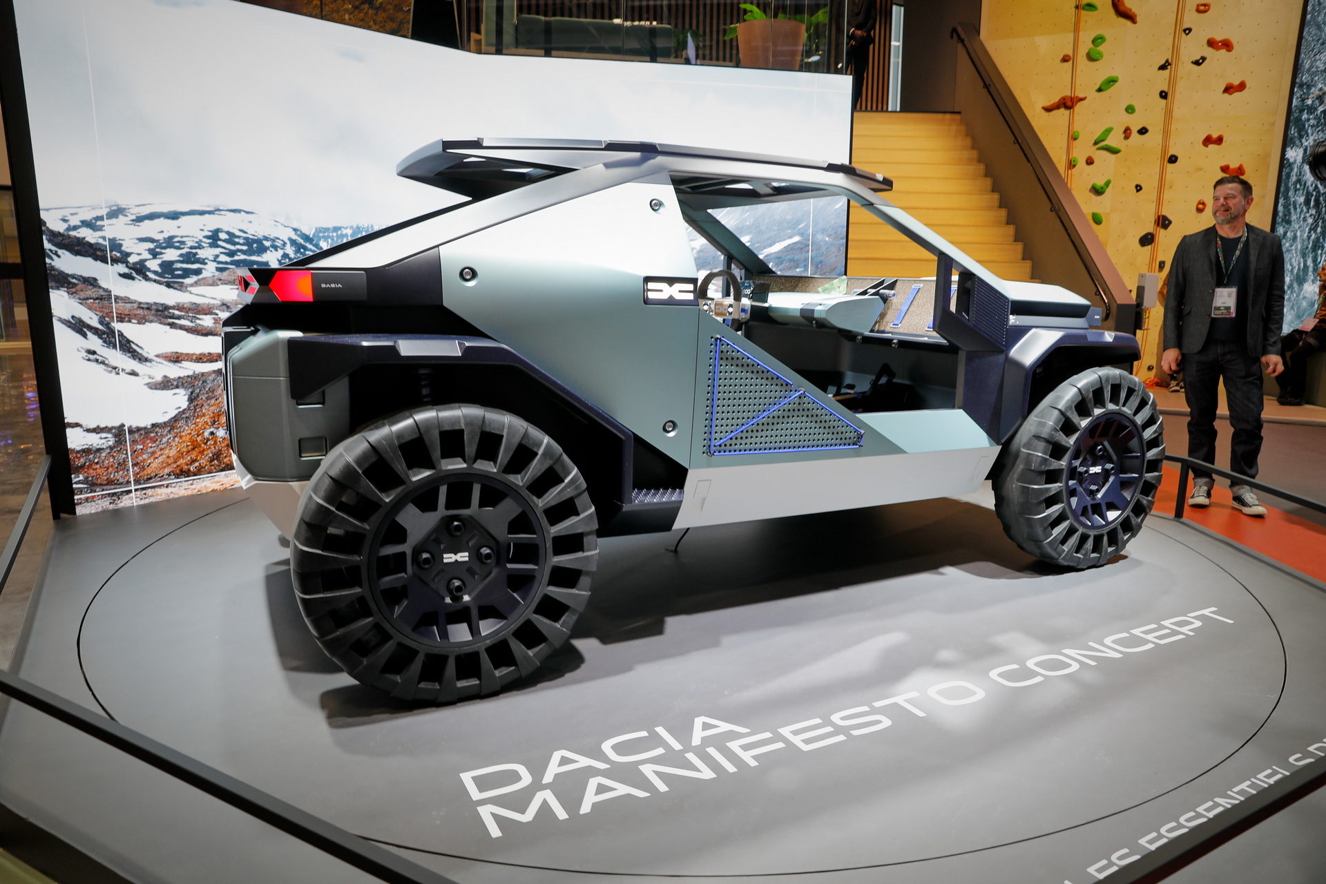 Dacia Manifesto Concept Is A Futuristic EV Off-Roader For Outdoors Enthusiasts