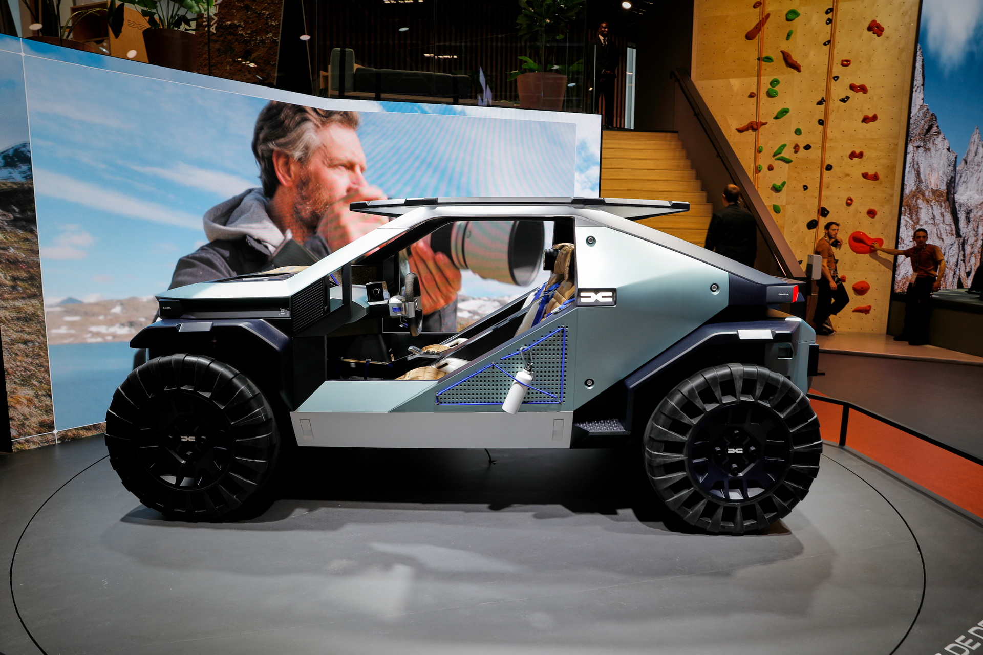 Dacia Manifesto Concept Is A Futuristic EV Off-Roader For Outdoors Enthusiasts