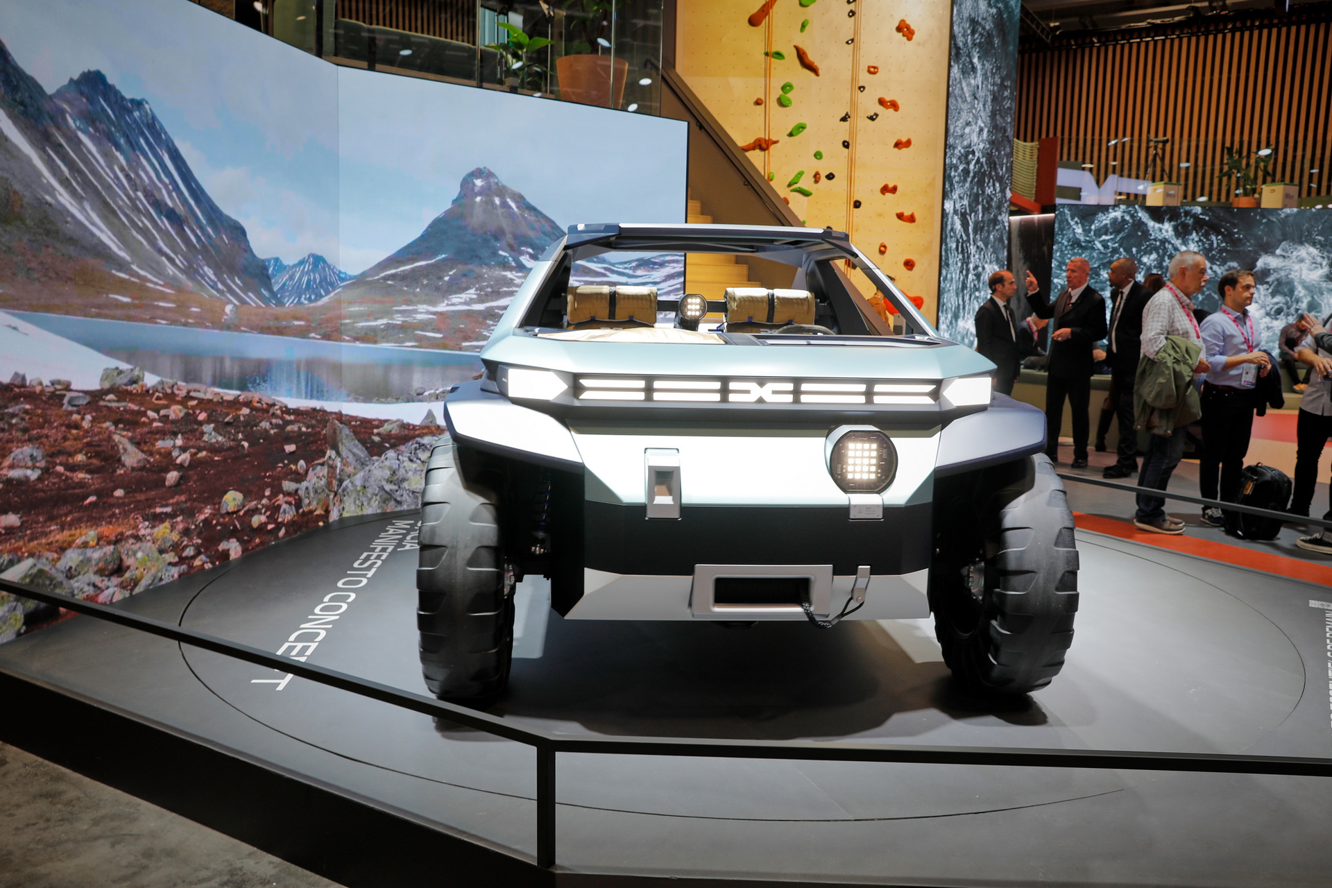 Dacia Manifesto Concept Is A Futuristic EV Off-Roader For Outdoors Enthusiasts