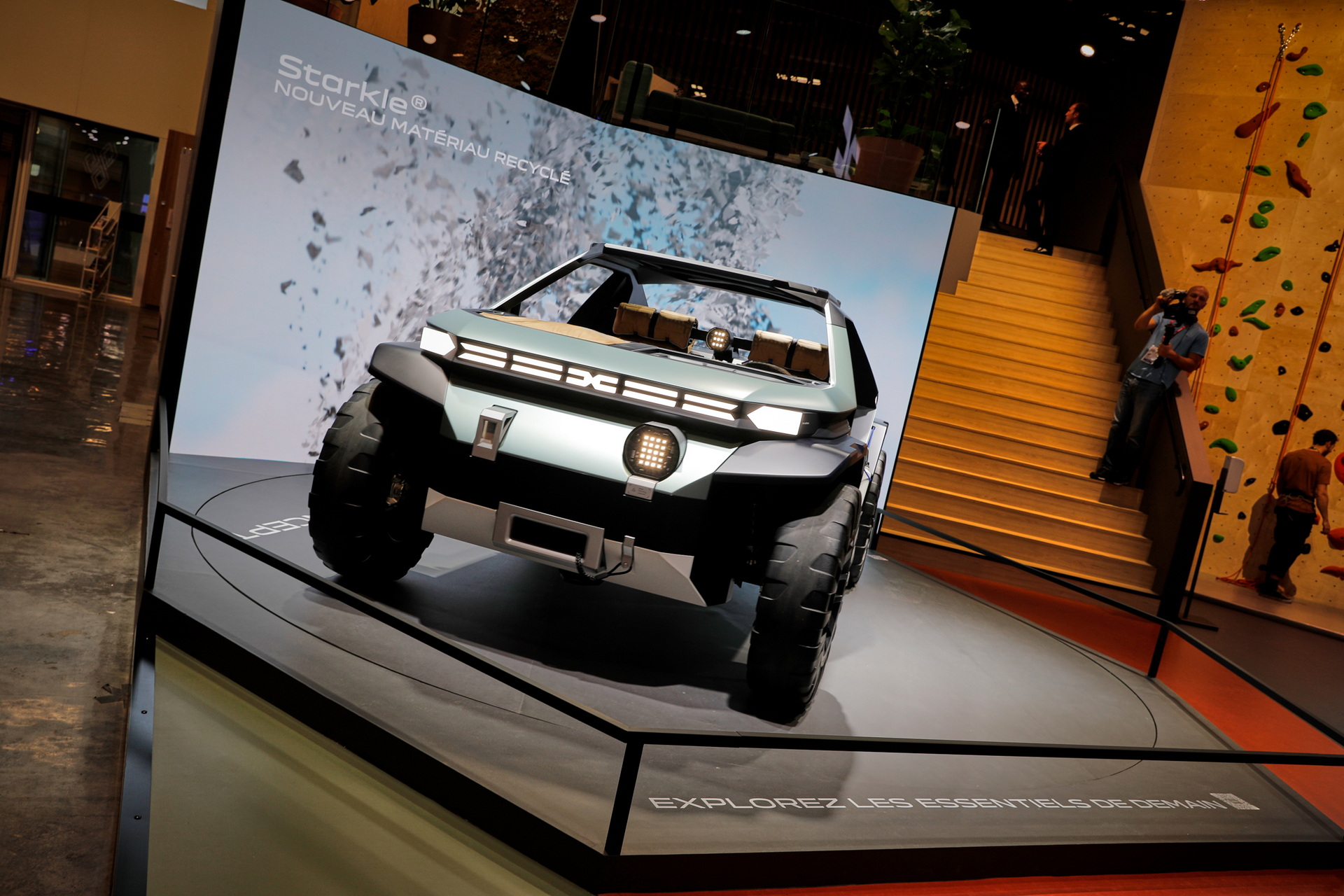 Dacia Manifesto Concept Is A Futuristic EV Off-Roader For Outdoors Enthusiasts