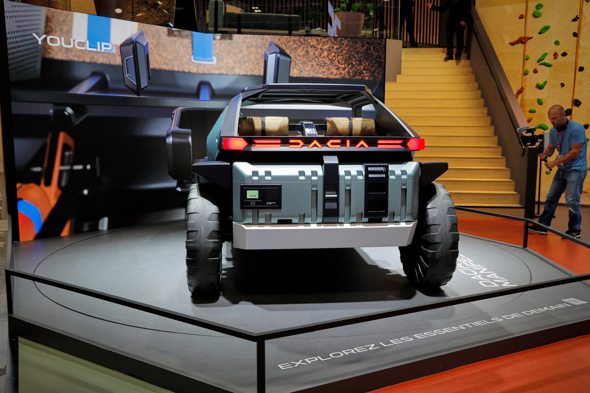 Dacia Manifesto Concept Is A Futuristic EV Off-Roader For Outdoors Enthusiasts