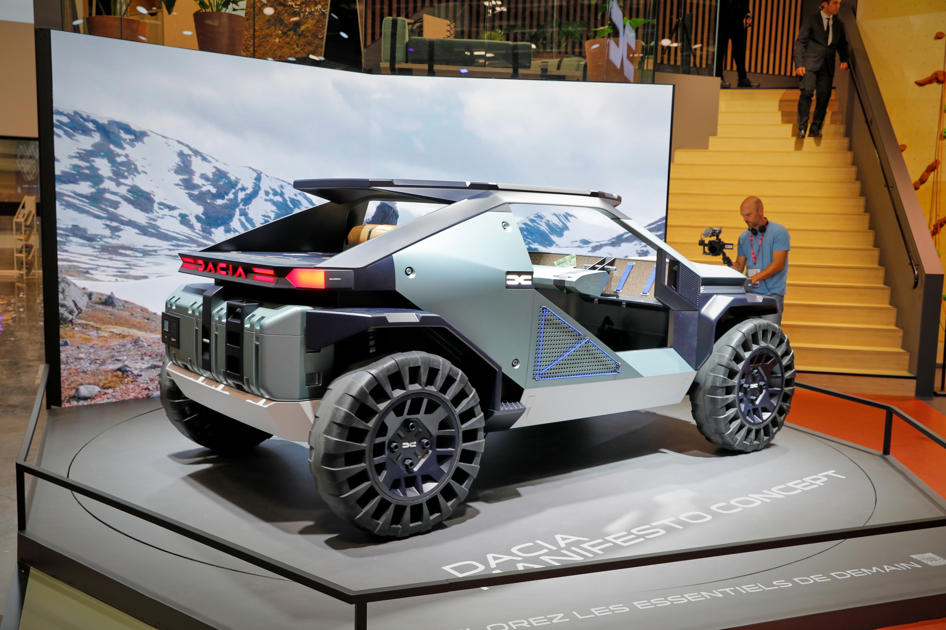Dacia Manifesto Concept Is A Futuristic EV Off-Roader For Outdoors Enthusiasts