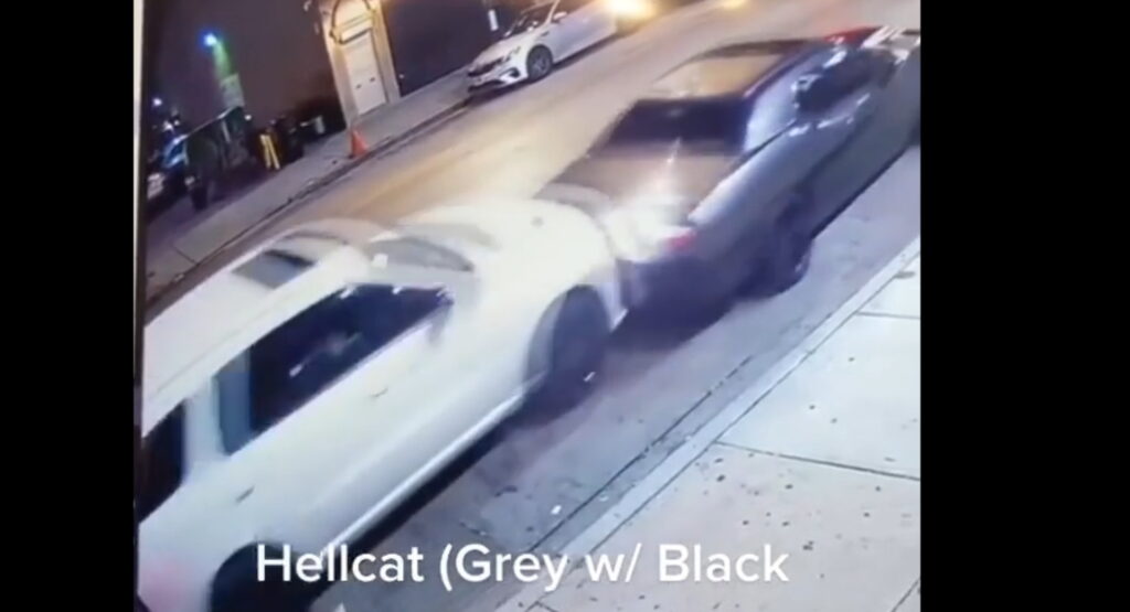  Thieves Steal A Dodge Challenger Hellcat By Pushing It Away With A Dodge Durango