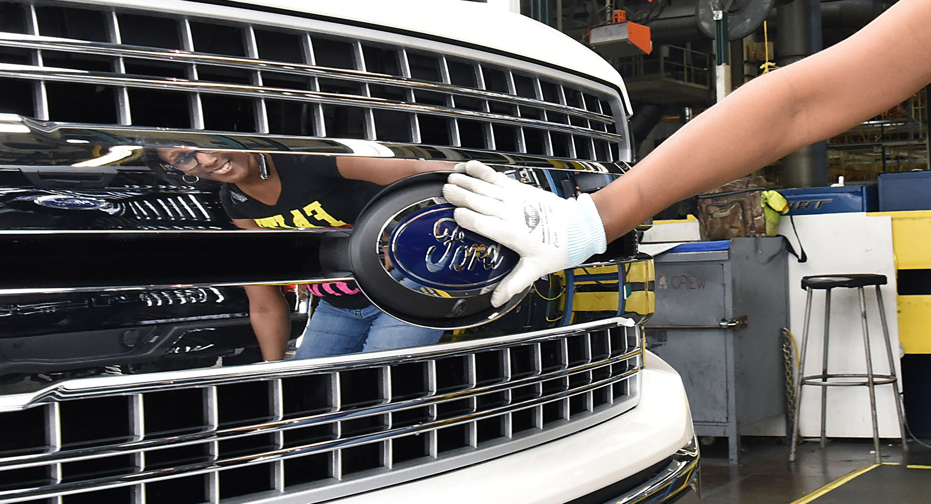 Ford n’a plus de badges de marque et de plaques signalétiques de modèles, ce qui retarde les expéditions