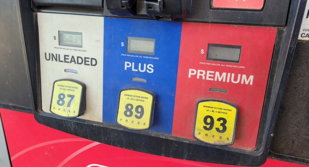  Good News: Gas Prices At The Pump Might Continue To Drop In The Near Future