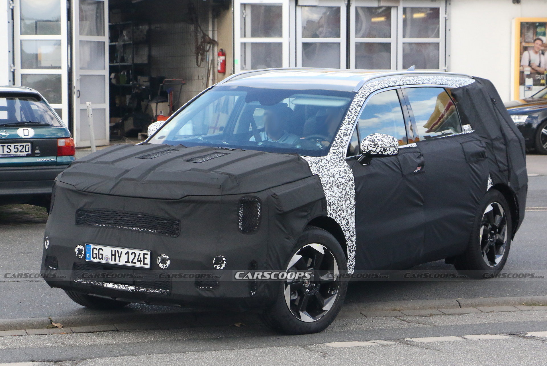 Kia Is Already Working On A Facelifted Sorento