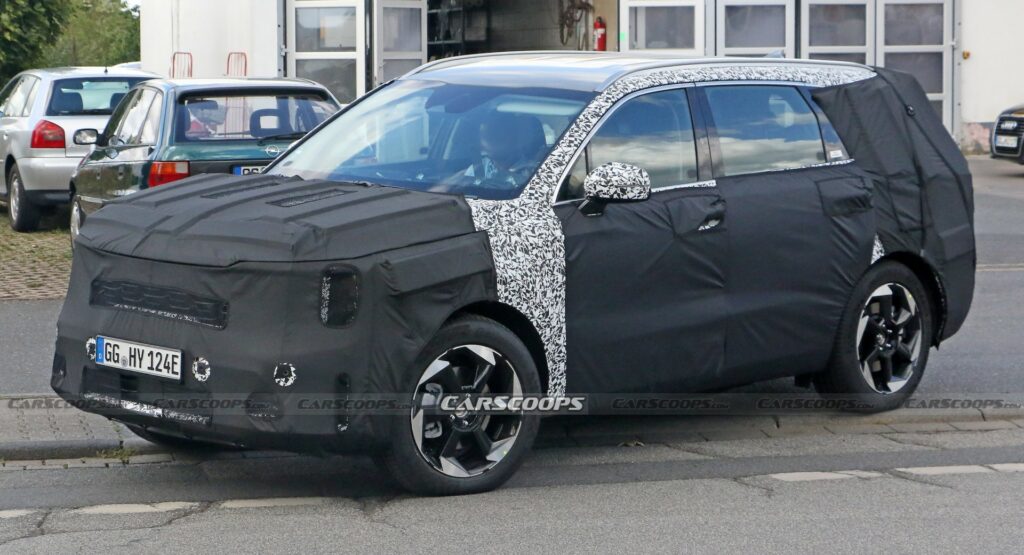  Kia Is Already Working On A Facelifted Sorento