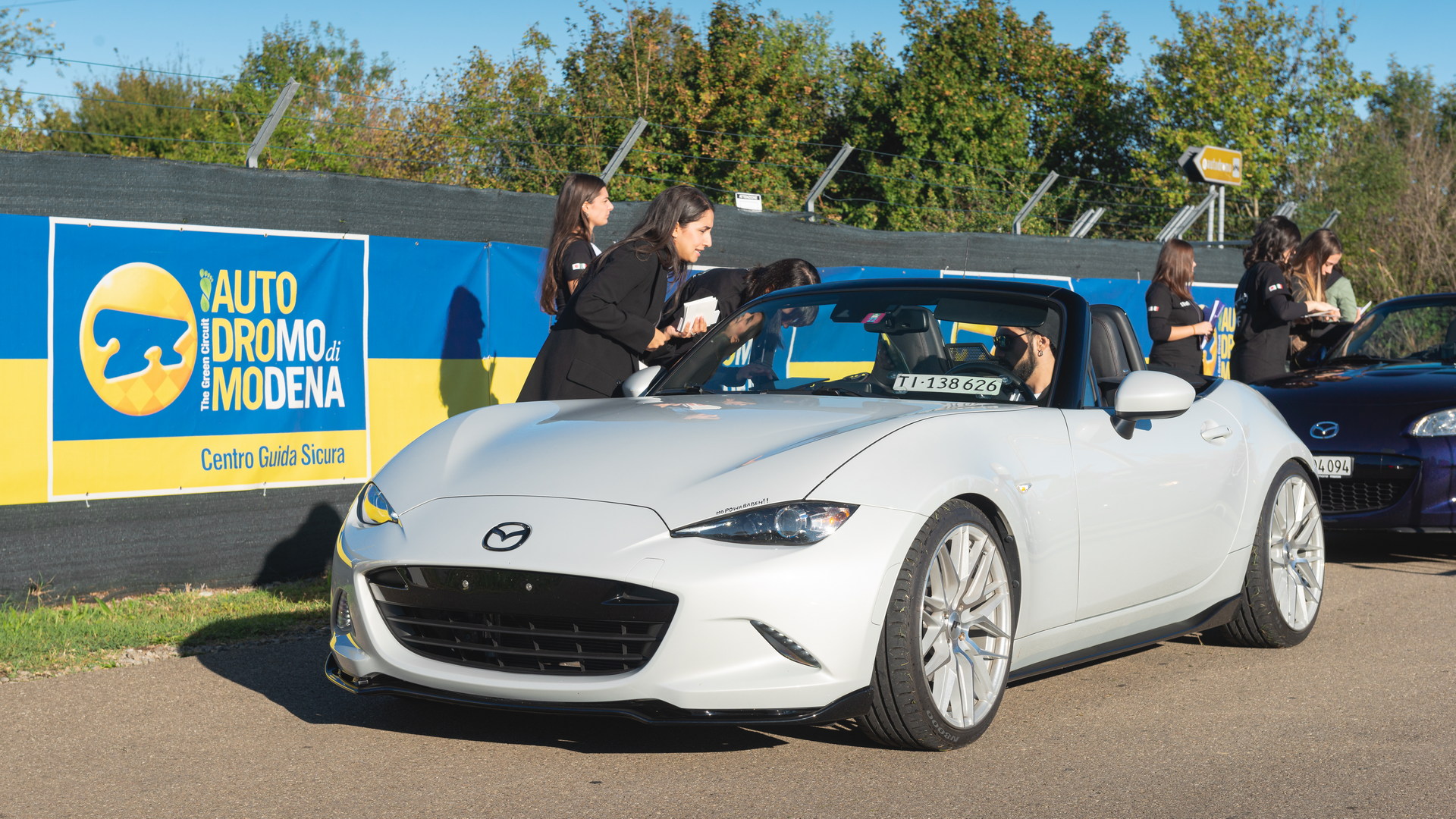 Record-Breaking Mazda MX-5 Parade With 707 Vehicles Held In Italy