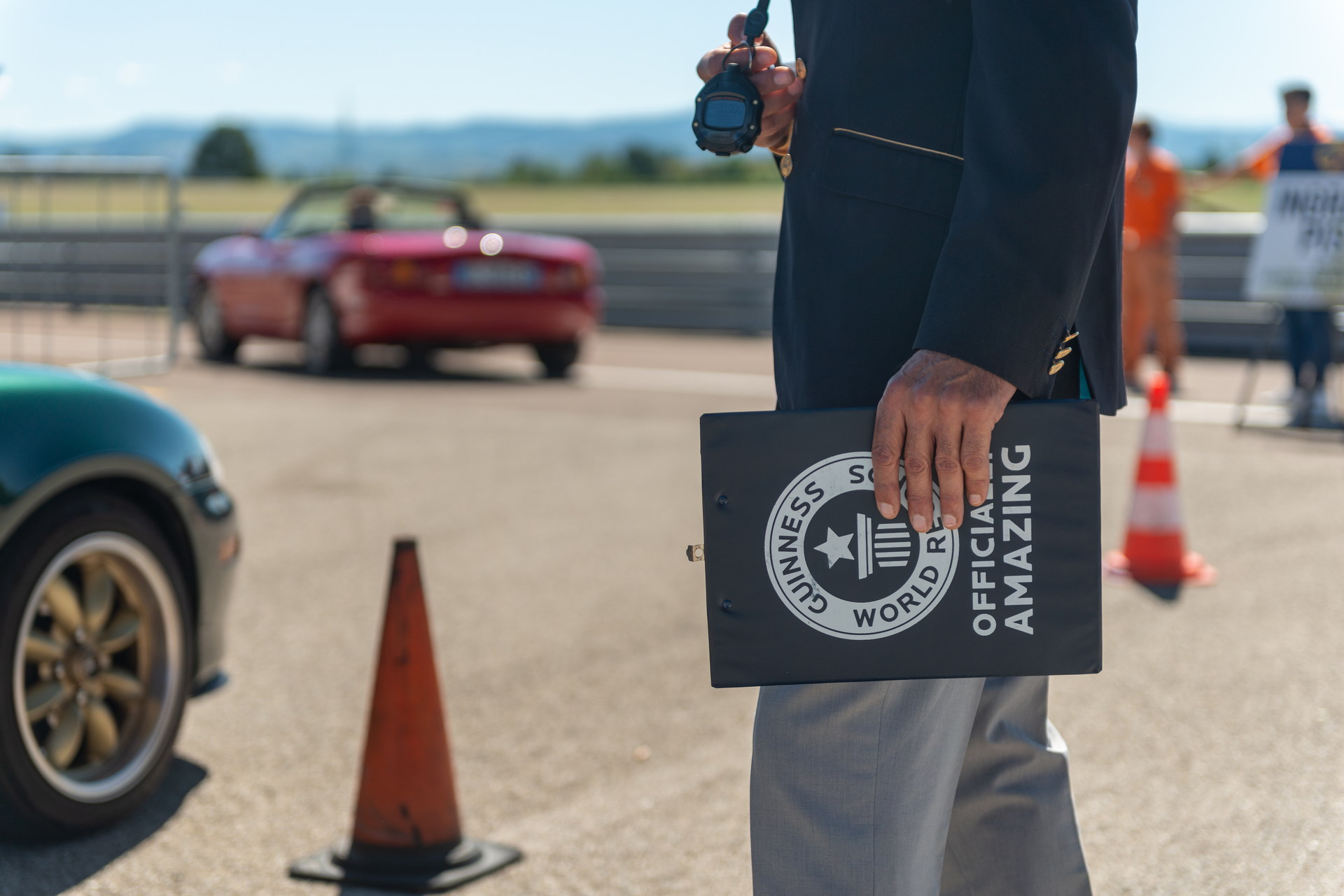 Record-Breaking Mazda MX-5 Parade With 707 Vehicles Held In Italy