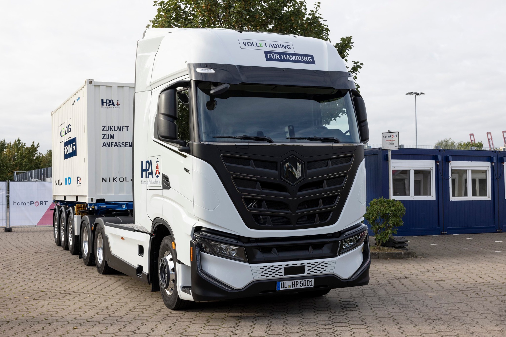 Nikola Debuts Tre BEV And FCEV Trucks In Europe