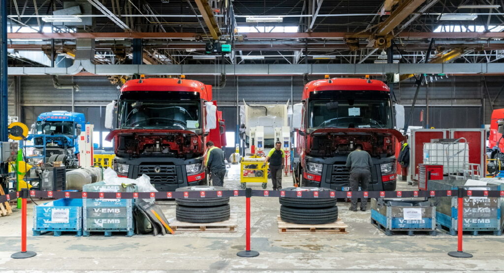  Renault Trucks Opens Disassembly Plant To Break Down And Recycle Old Trucks