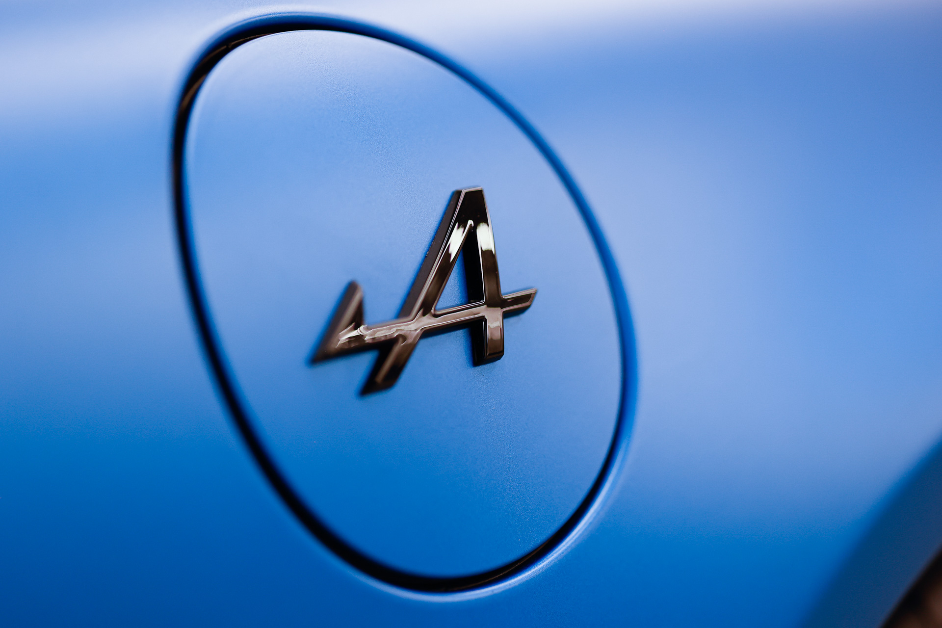 Hardcore Alpine A110 R Shows Off Its Weight Loss In Paris