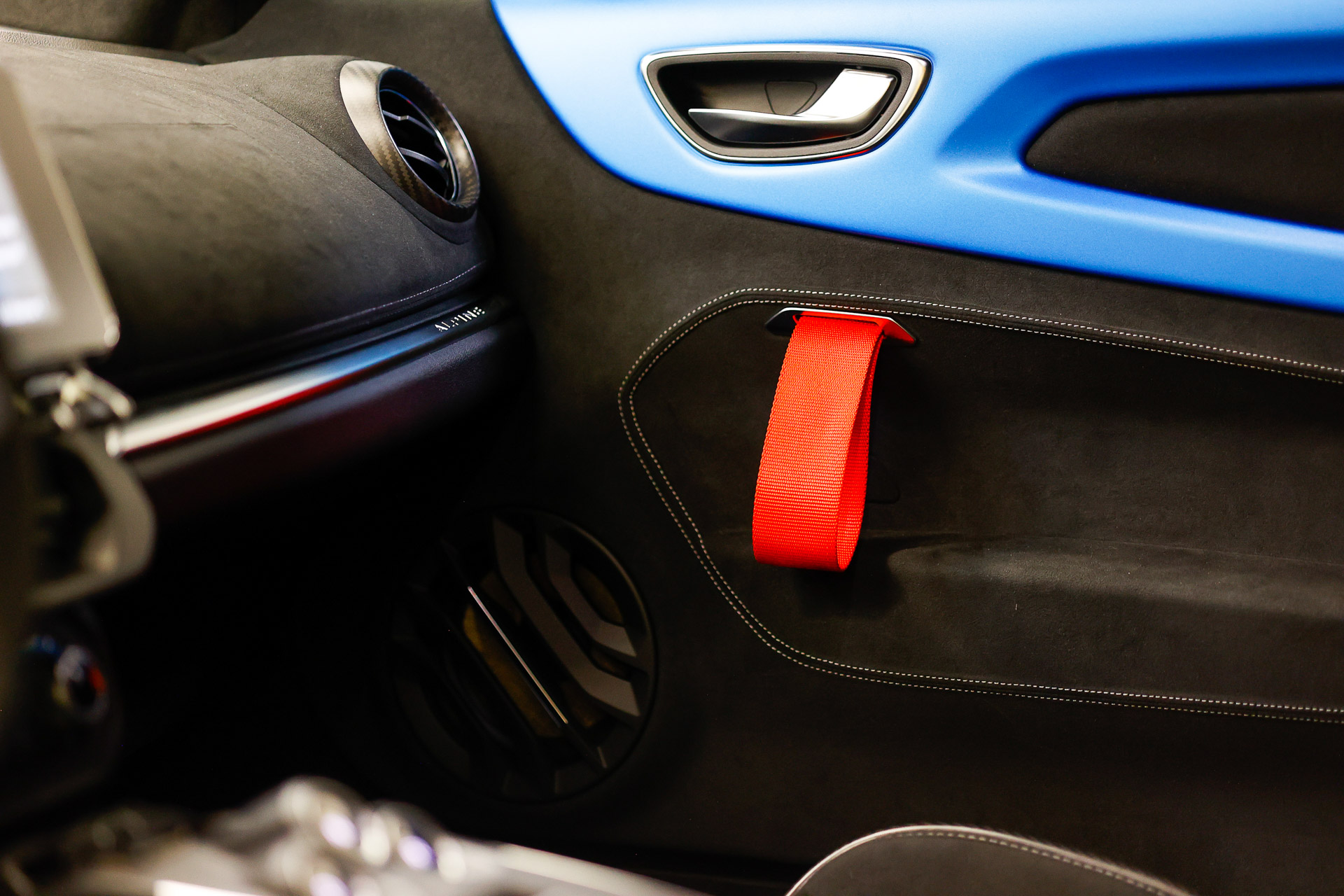 Hardcore Alpine A110 R Shows Off Its Weight Loss In Paris