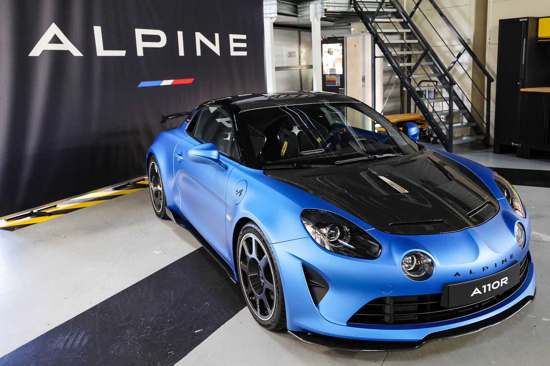 Hardcore Alpine A110 R Shows Off Its Weight Loss In Paris