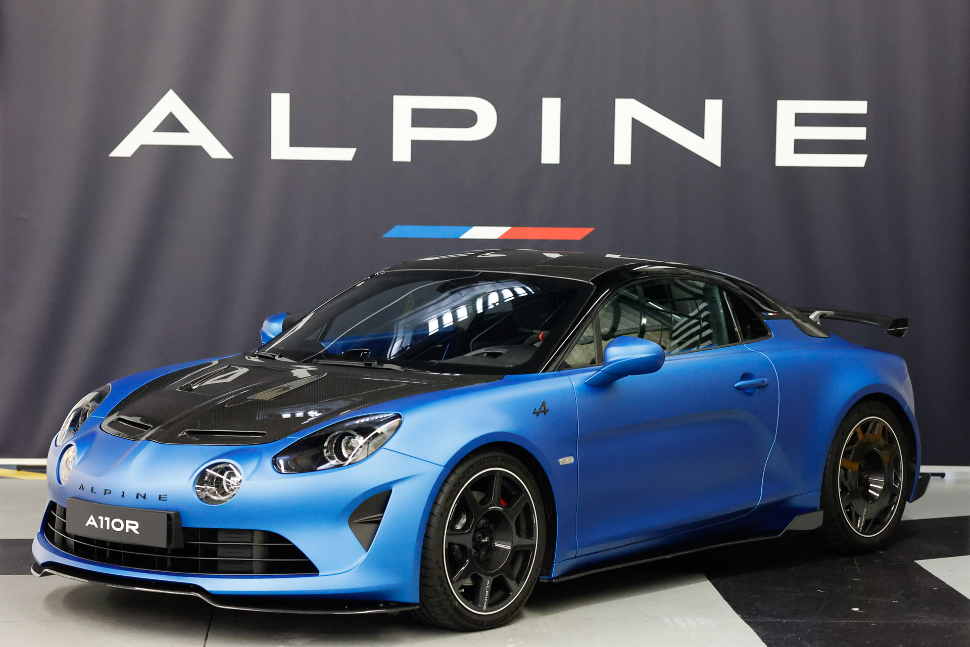 Hardcore Alpine A110 R Shows Off Its Weight Loss In Paris