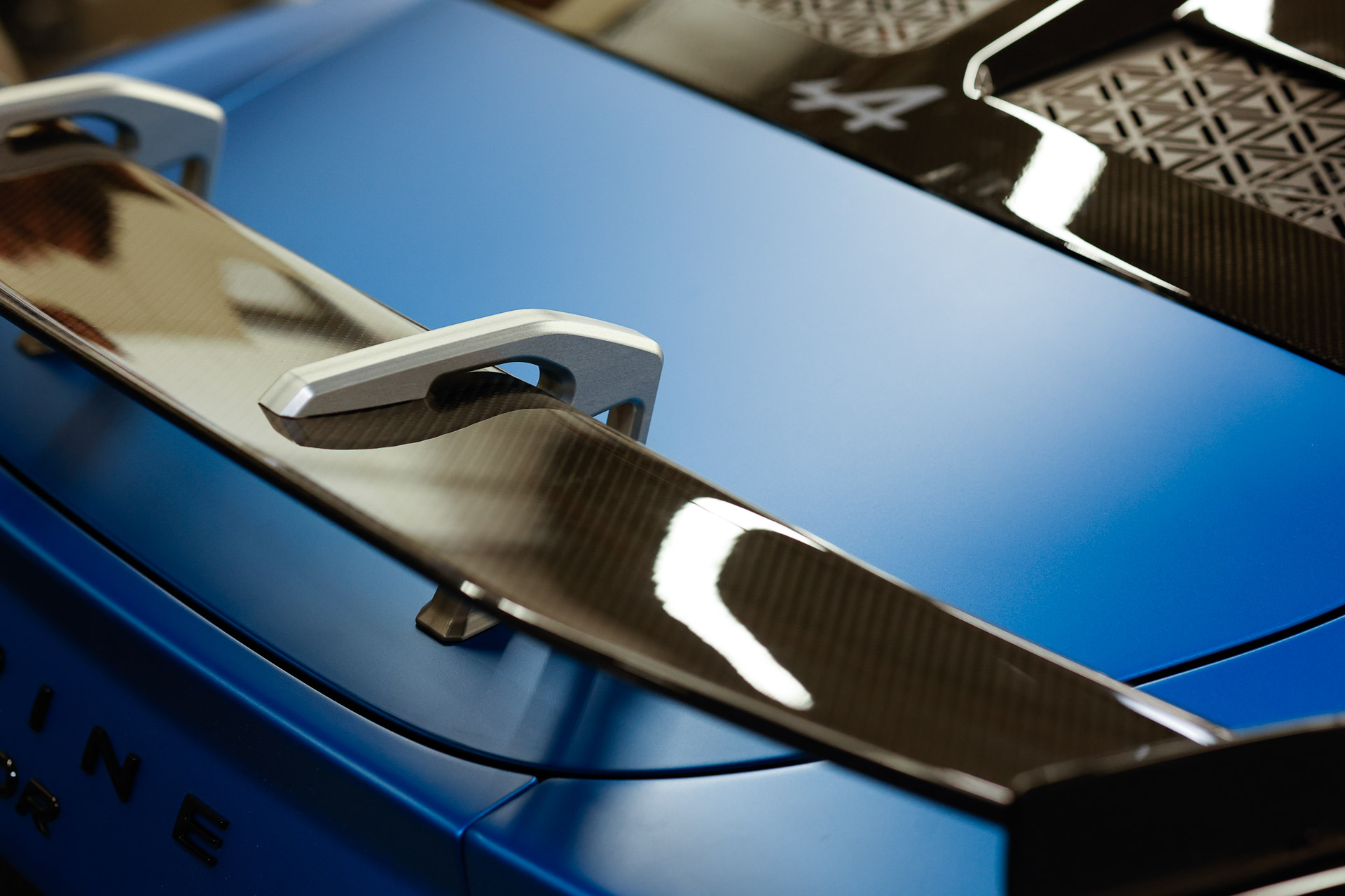 Hardcore Alpine A110 R Shows Off Its Weight Loss In Paris