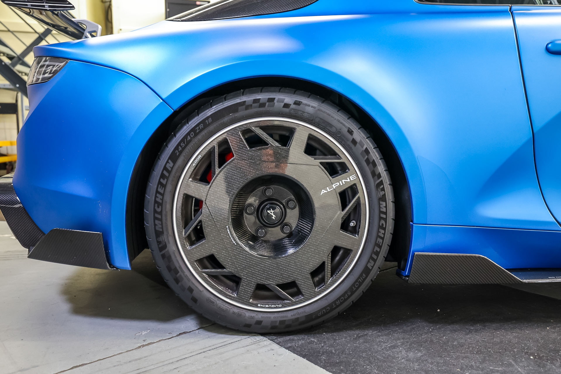 Hardcore Alpine A110 R Shows Off Its Weight Loss In Paris