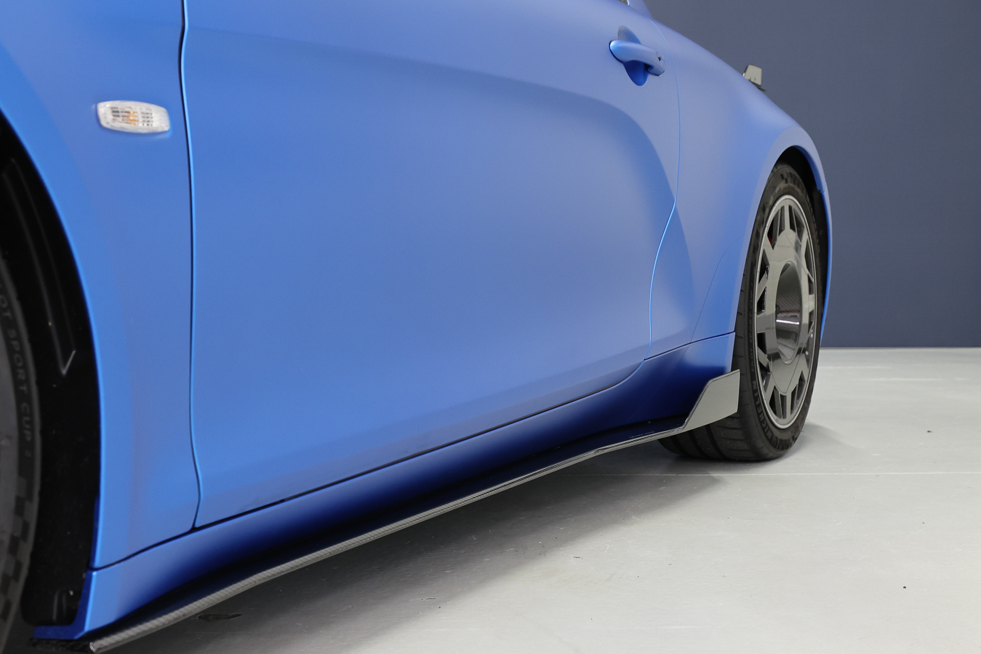 Hardcore Alpine A110 R Shows Off Its Weight Loss In Paris