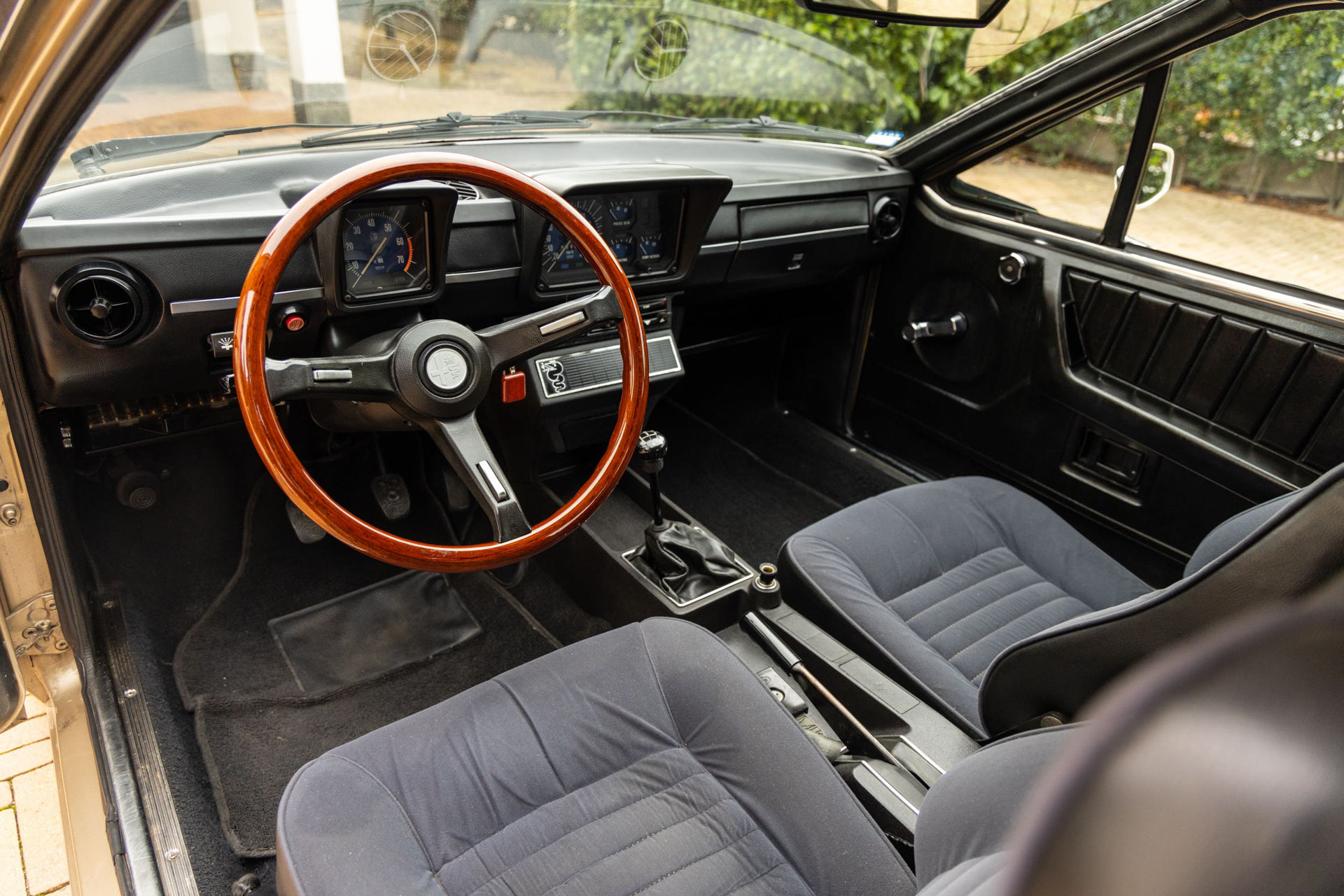 The Alfa Romeo Alfetta’s Fugly Dashboard Was Strangely Prophetic