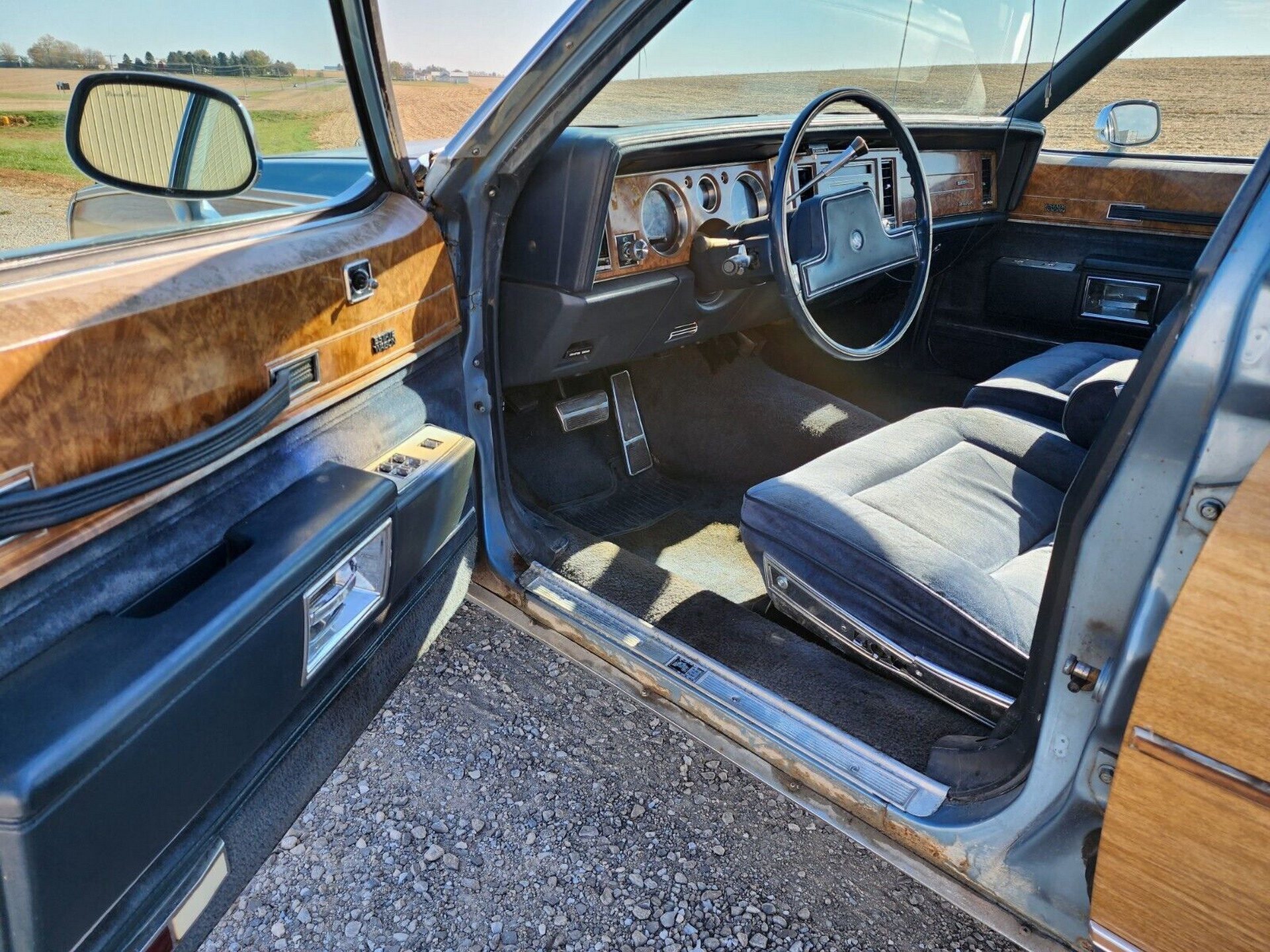 This Jacked Up 1987 Buick Electra Is A Cheap Way To Get Noticed