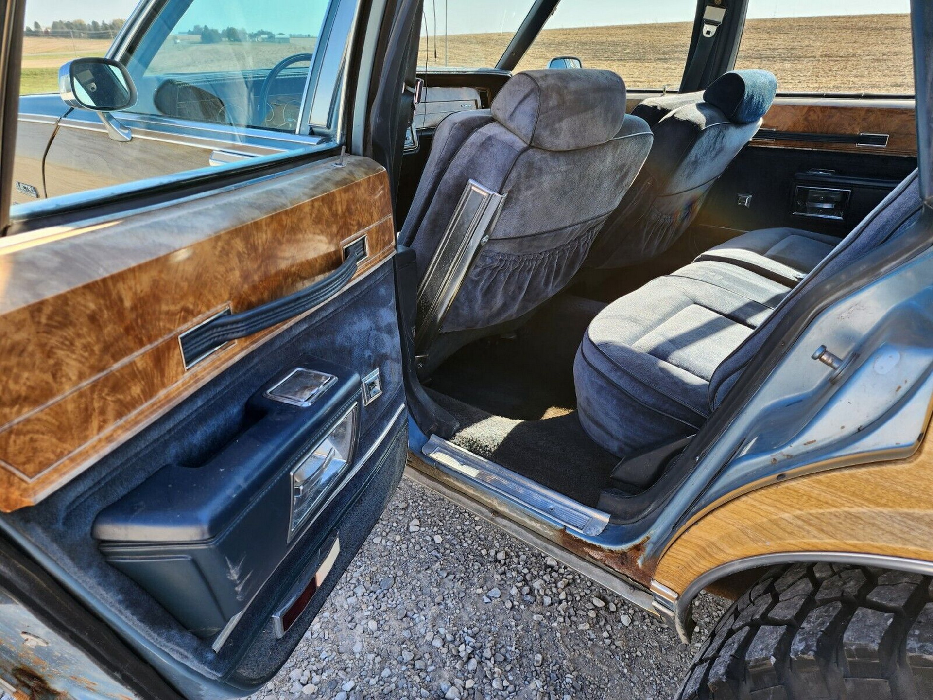 This Jacked Up 1987 Buick Electra Is A Cheap Way To Get Noticed