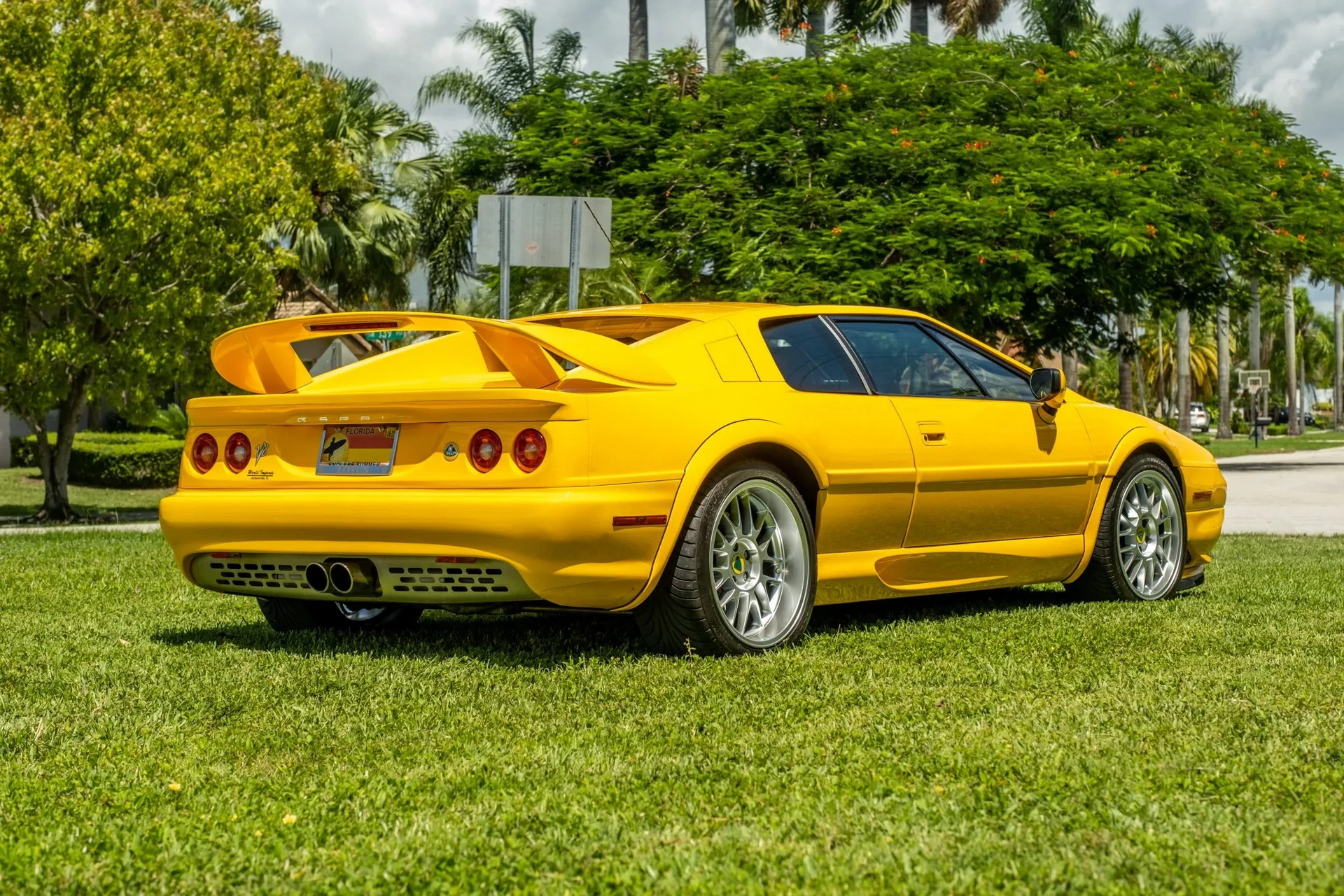 2003 Lotus Esprit V8 Last Edition Sells For Double The Price Of A Brand New Emira