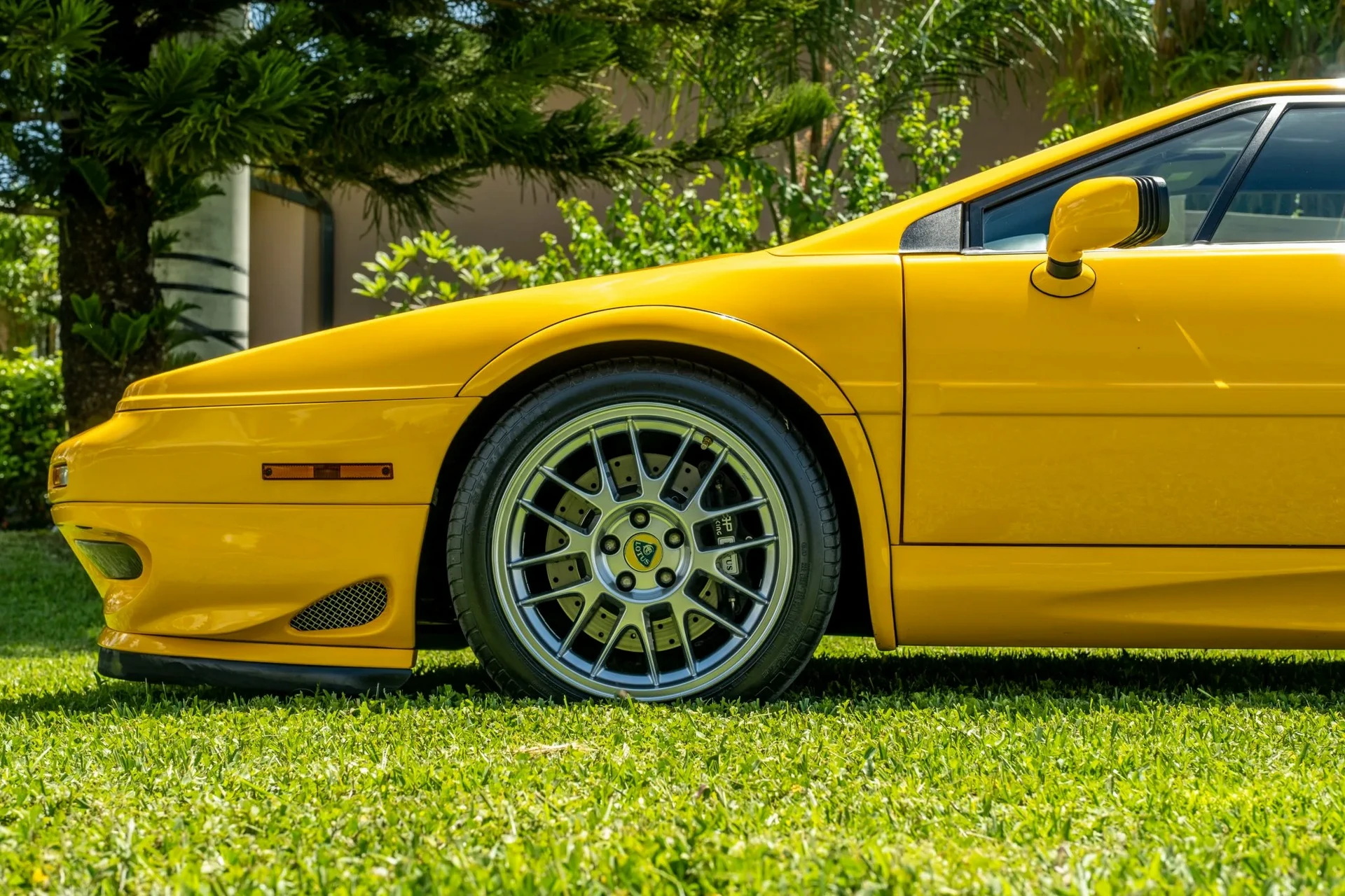 2003 Lotus Esprit V8 Last Edition Sells For Double The Price Of A Brand New Emira