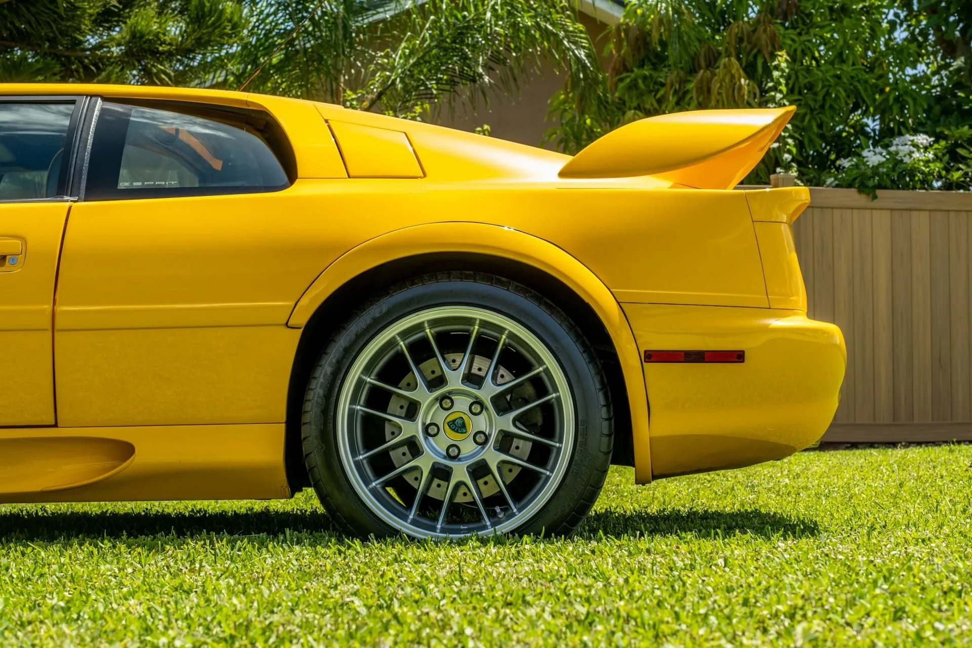 2003 Lotus Esprit V8 Last Edition Sells For Double The Price Of A Brand New Emira