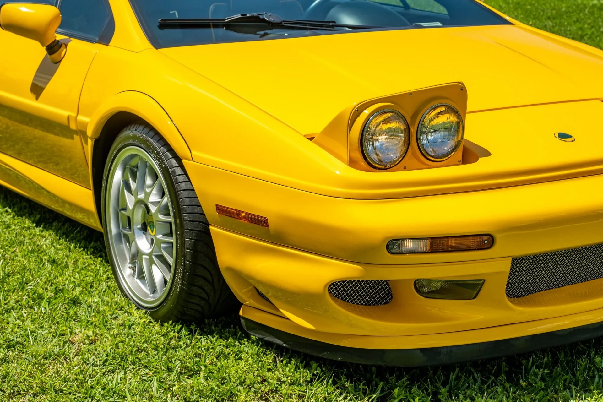 2003 Lotus Esprit V8 Last Edition Sells For Double The Price Of A Brand New Emira