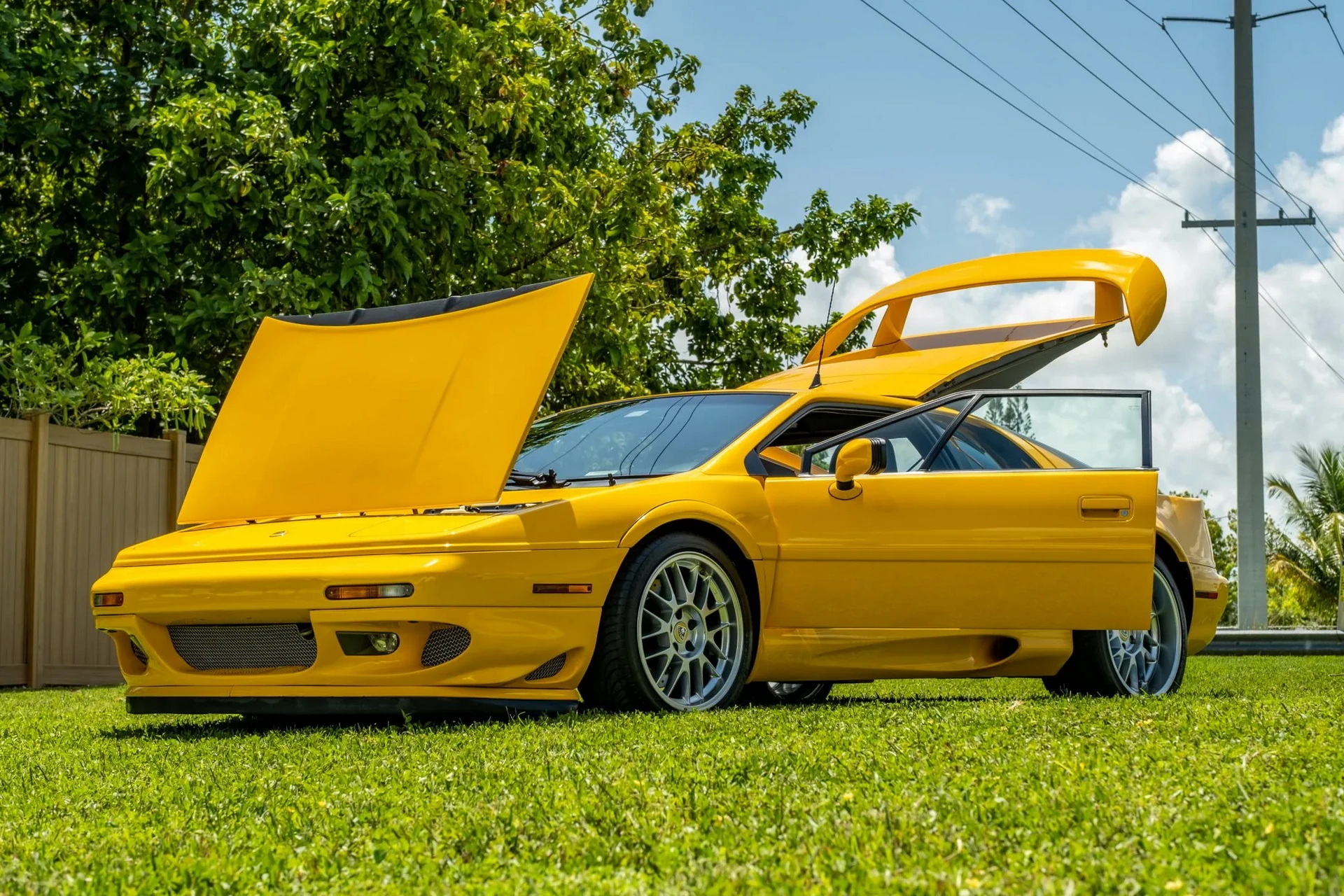 2003 Lotus Esprit V8 Last Edition Sells For Double The Price Of A Brand New Emira