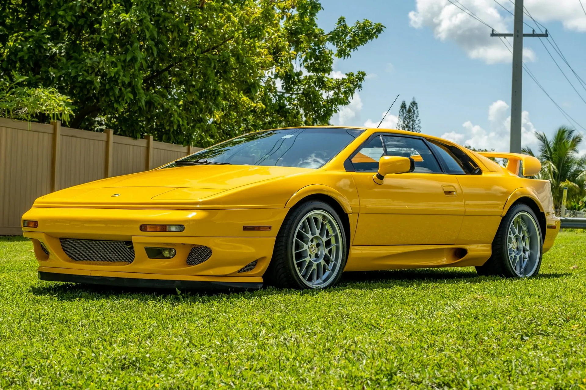2003 Lotus Esprit V8 Last Edition Sells For Double The Price Of A Brand New Emira