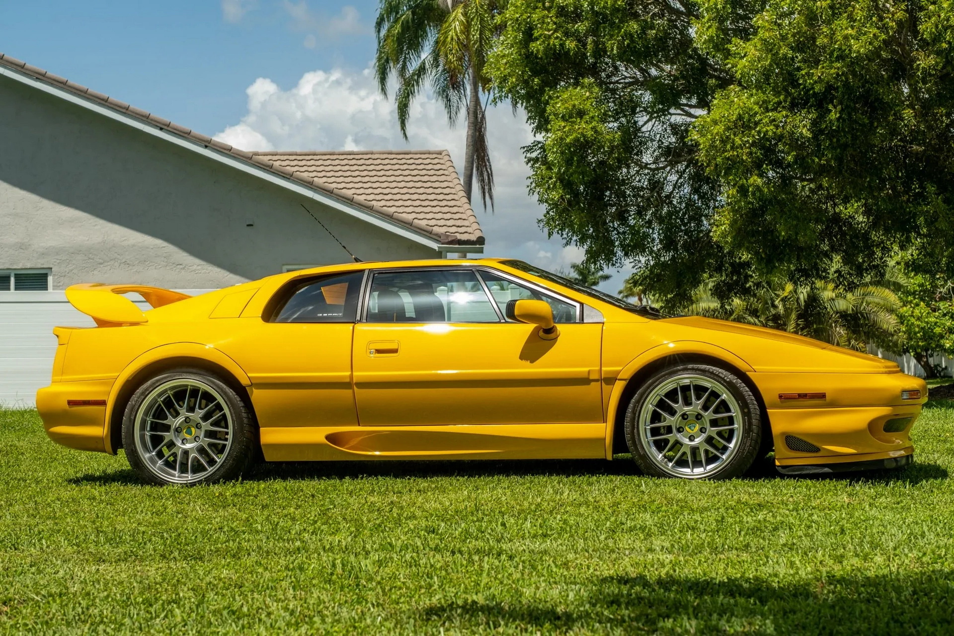 2003 Lotus Esprit V8 Last Edition Sells For Double The Price Of A Brand New Emira