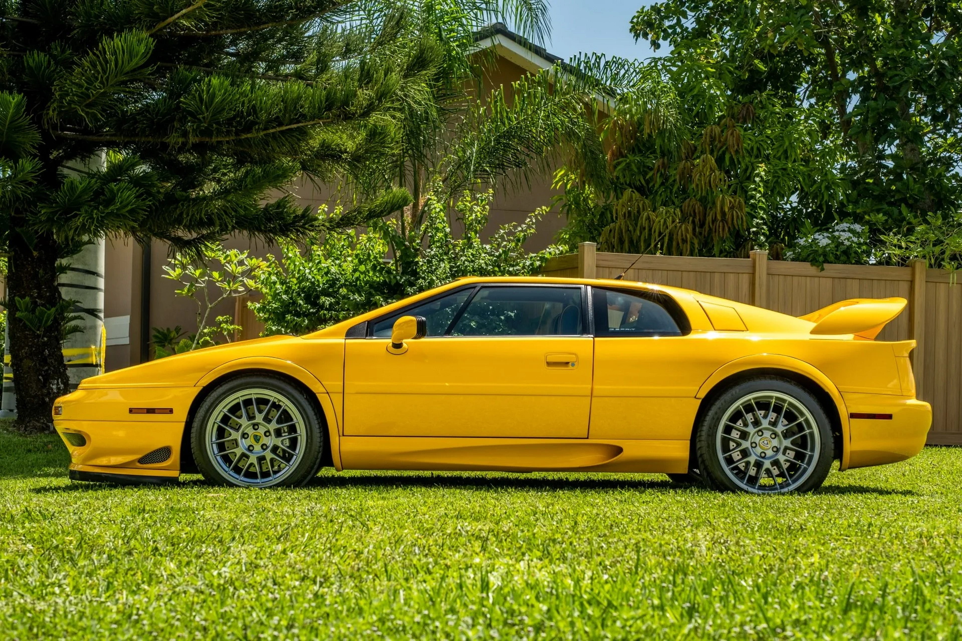2003 Lotus Esprit V8 Last Edition Sells For Double The Price Of A Brand New Emira