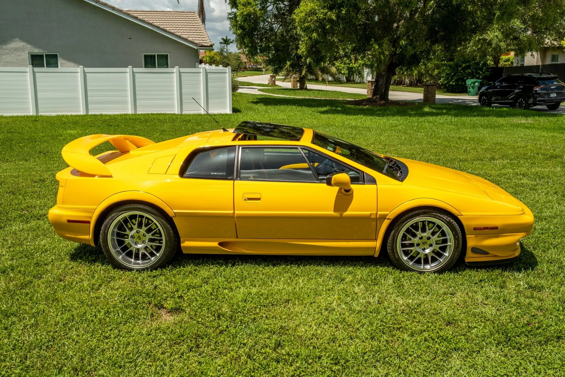 2003 Lotus Esprit V8 Last Edition Sells For Double The Price Of A Brand New Emira