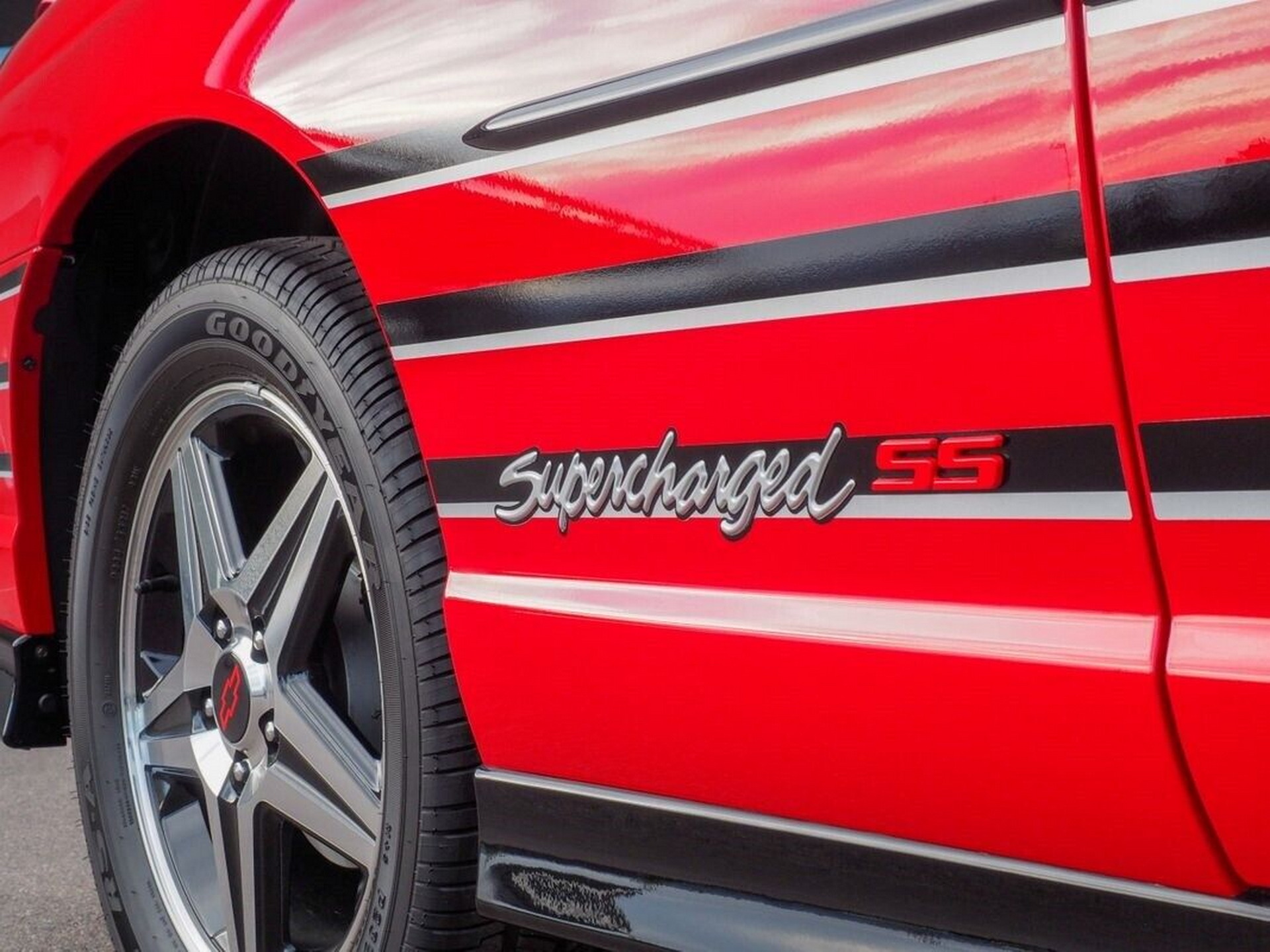 Very Rare, Very Dull 2004 Chevy Monte Carlo SS Dale Earnhardt Jr. Edition Was Inexplicably Preserved For 18 Years