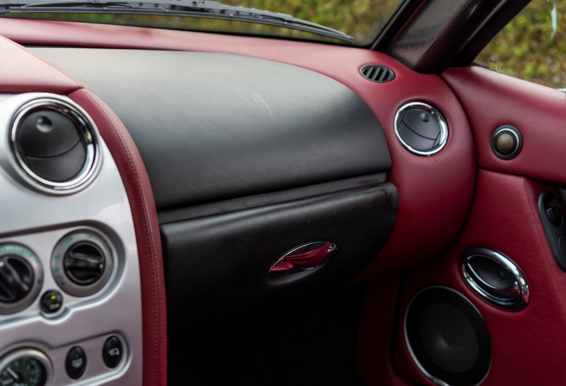 Low-Mileage 2005 MG XPower SVR Is A Rare Kind Of Sportscar