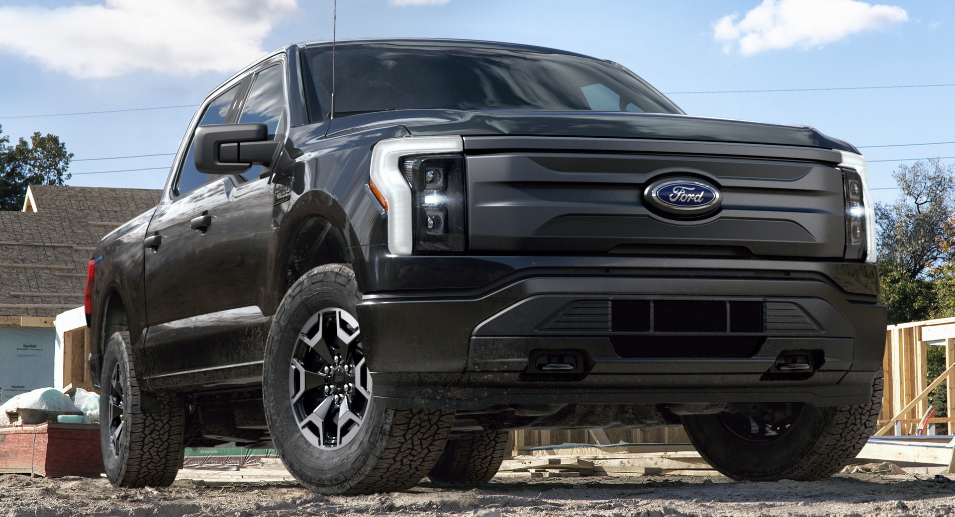 Le Ford F-150 Lightning de base 2023 coûte désormais 10 000 $ de plus qu’au lancement après une autre hausse de prix