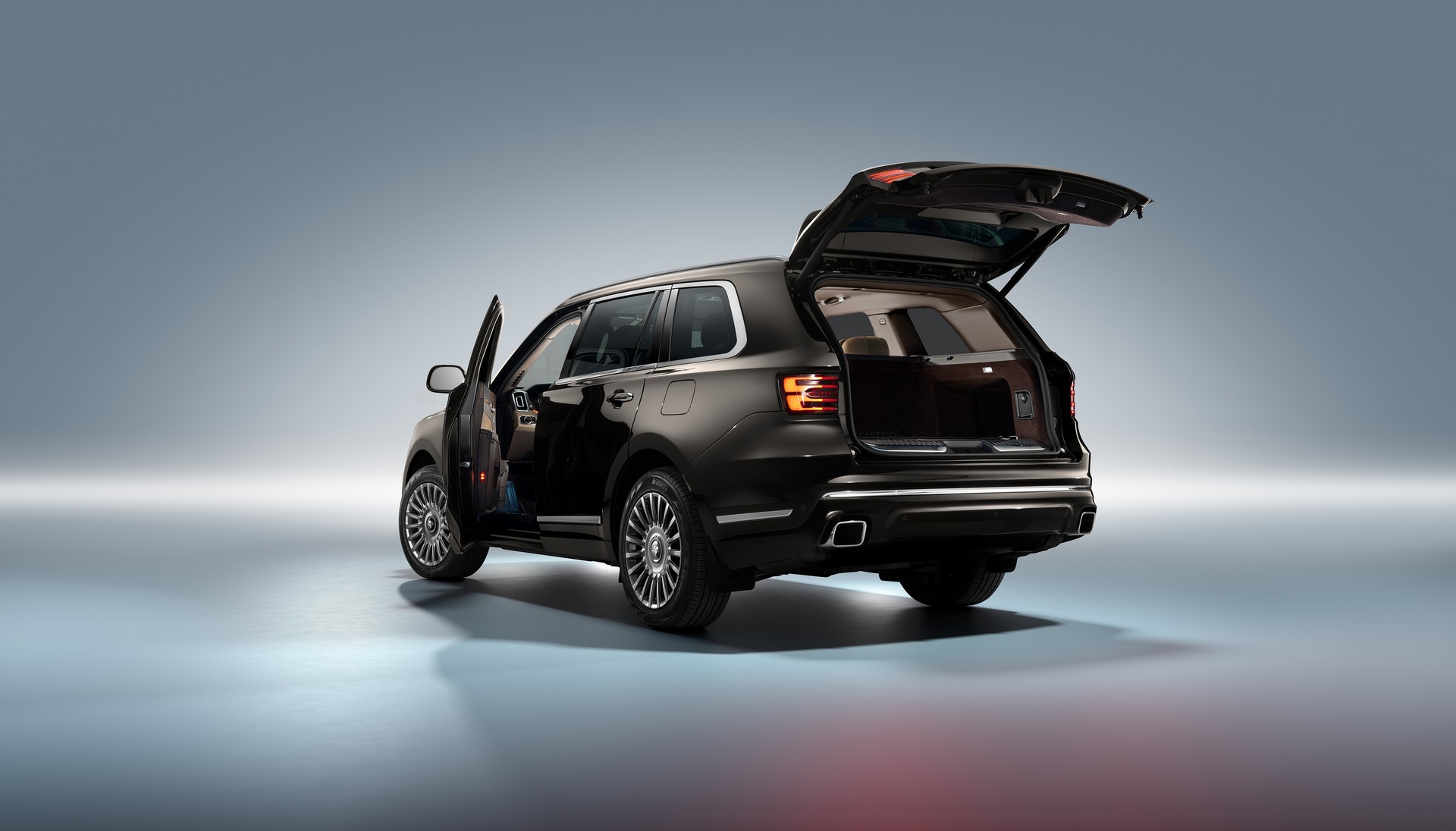 Aurus Komendant Debuts As A Russian Ultra-Luxury SUV With Four-Seats And 590 HP