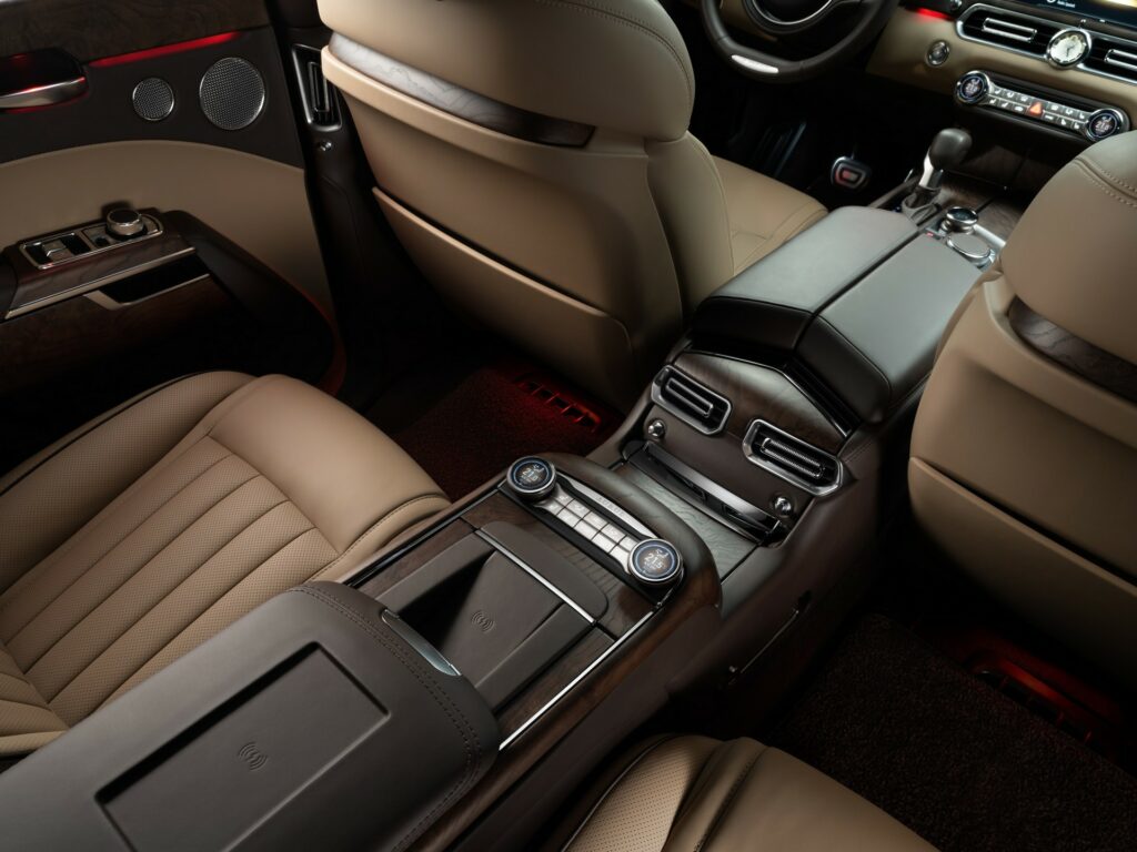 Aurus Komendant Debuts As A Russian Ultra-Luxury SUV With Four-Seats ...