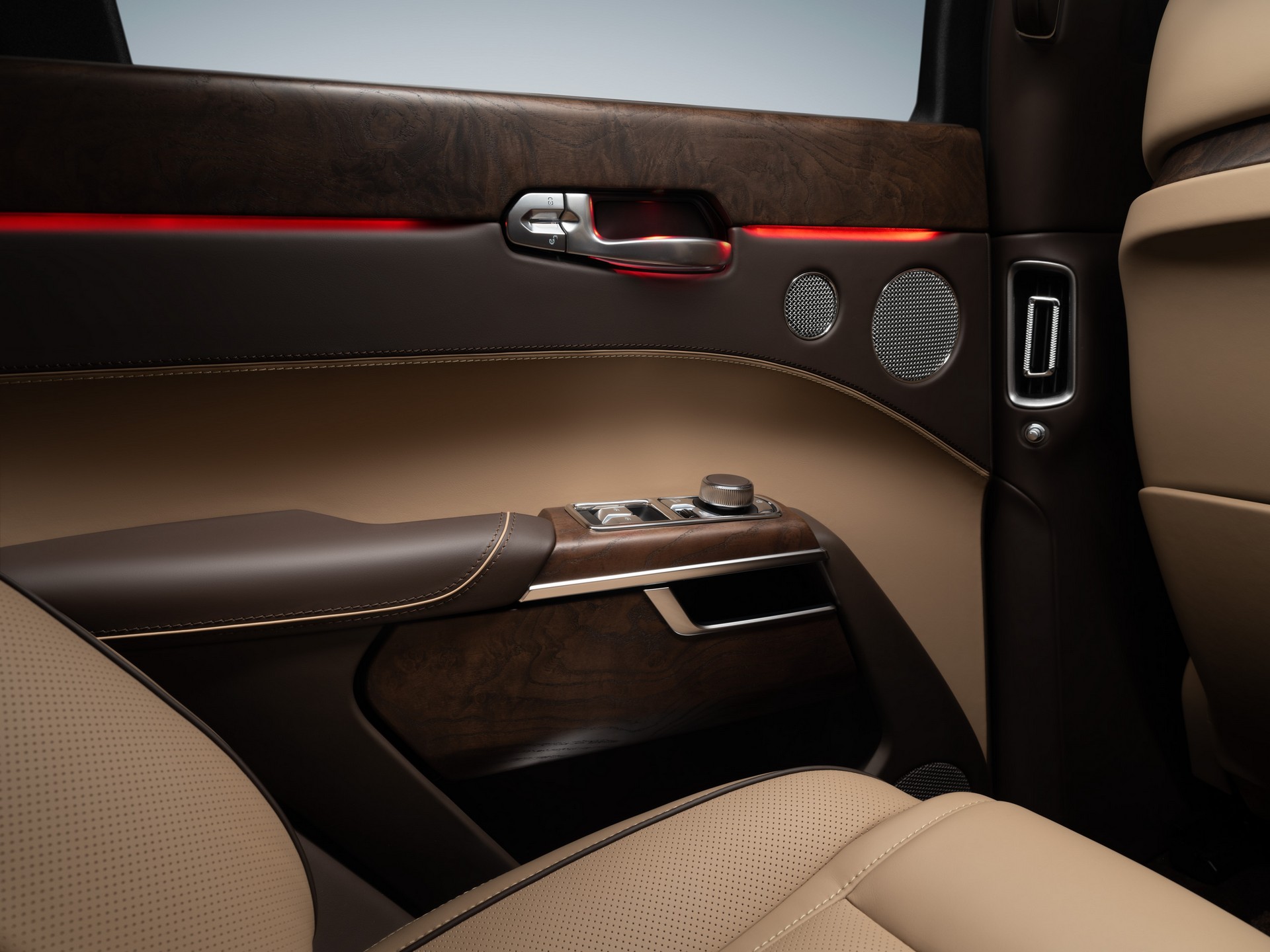 Aurus Komendant Debuts As A Russian Ultra-Luxury SUV With Four-Seats And 590 HP