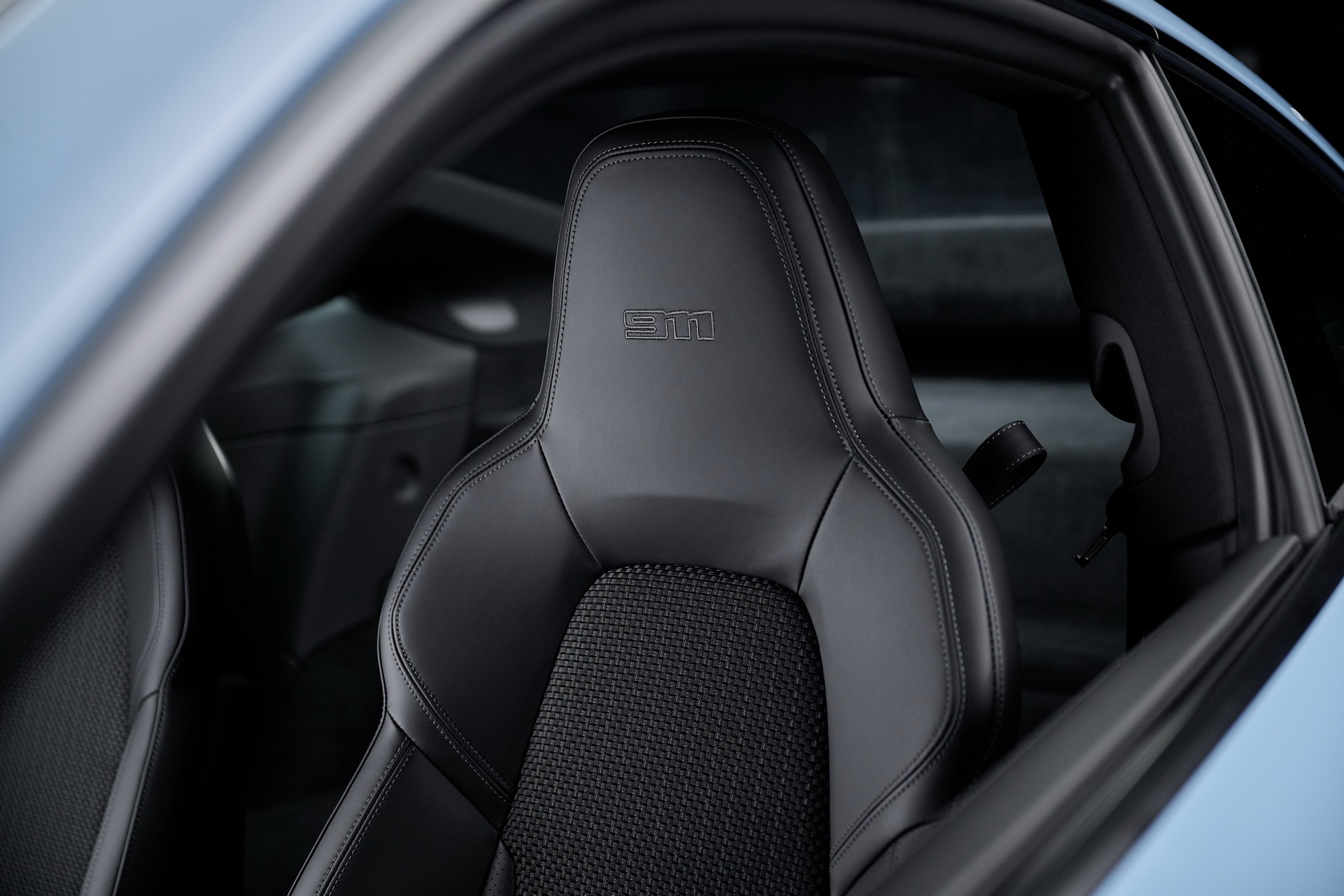 The 2023 Porsche 911 Carrera T Is The Not-So-Rich Person’s GT3