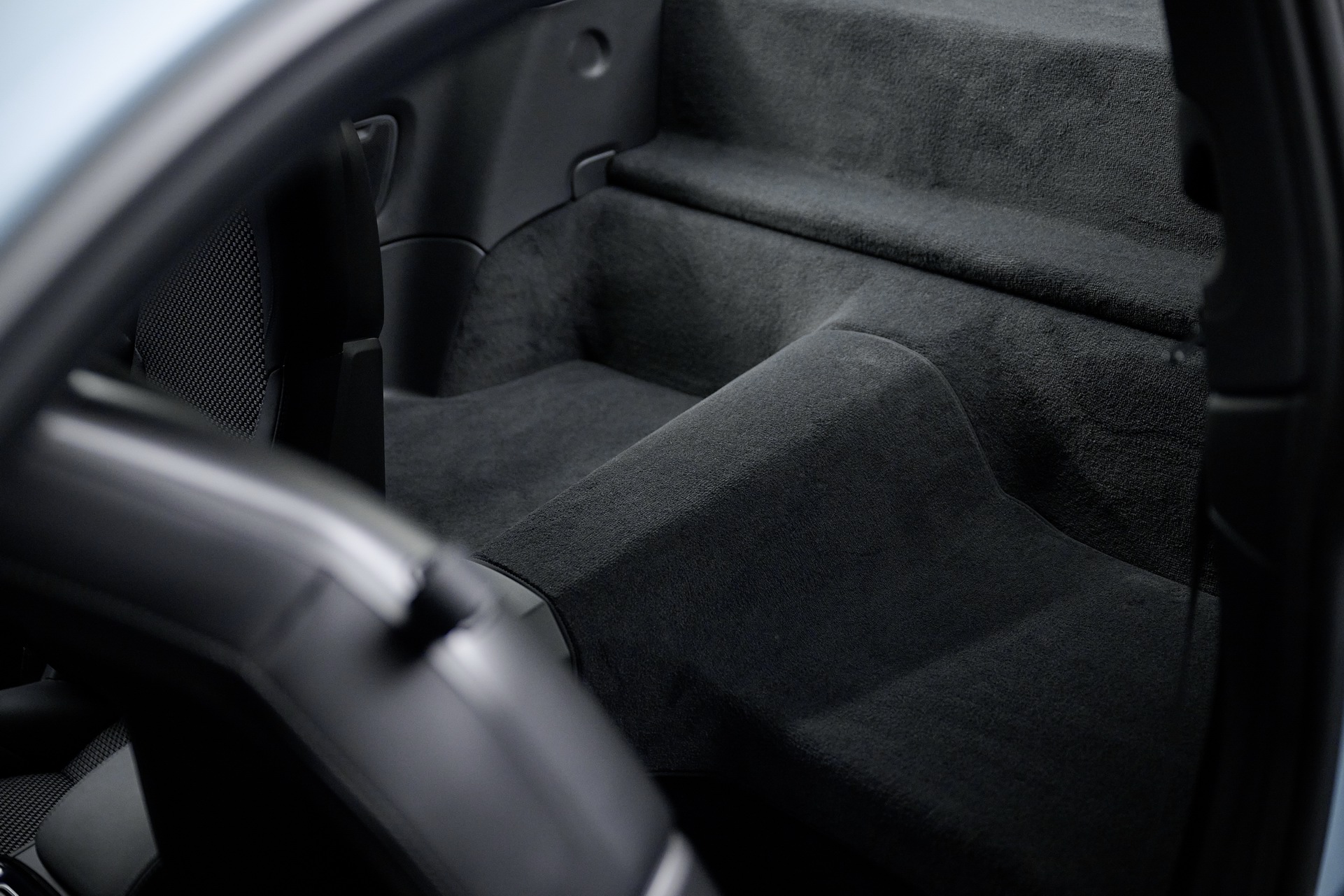 The 2023 Porsche 911 Carrera T Is The Not-So-Rich Person’s GT3