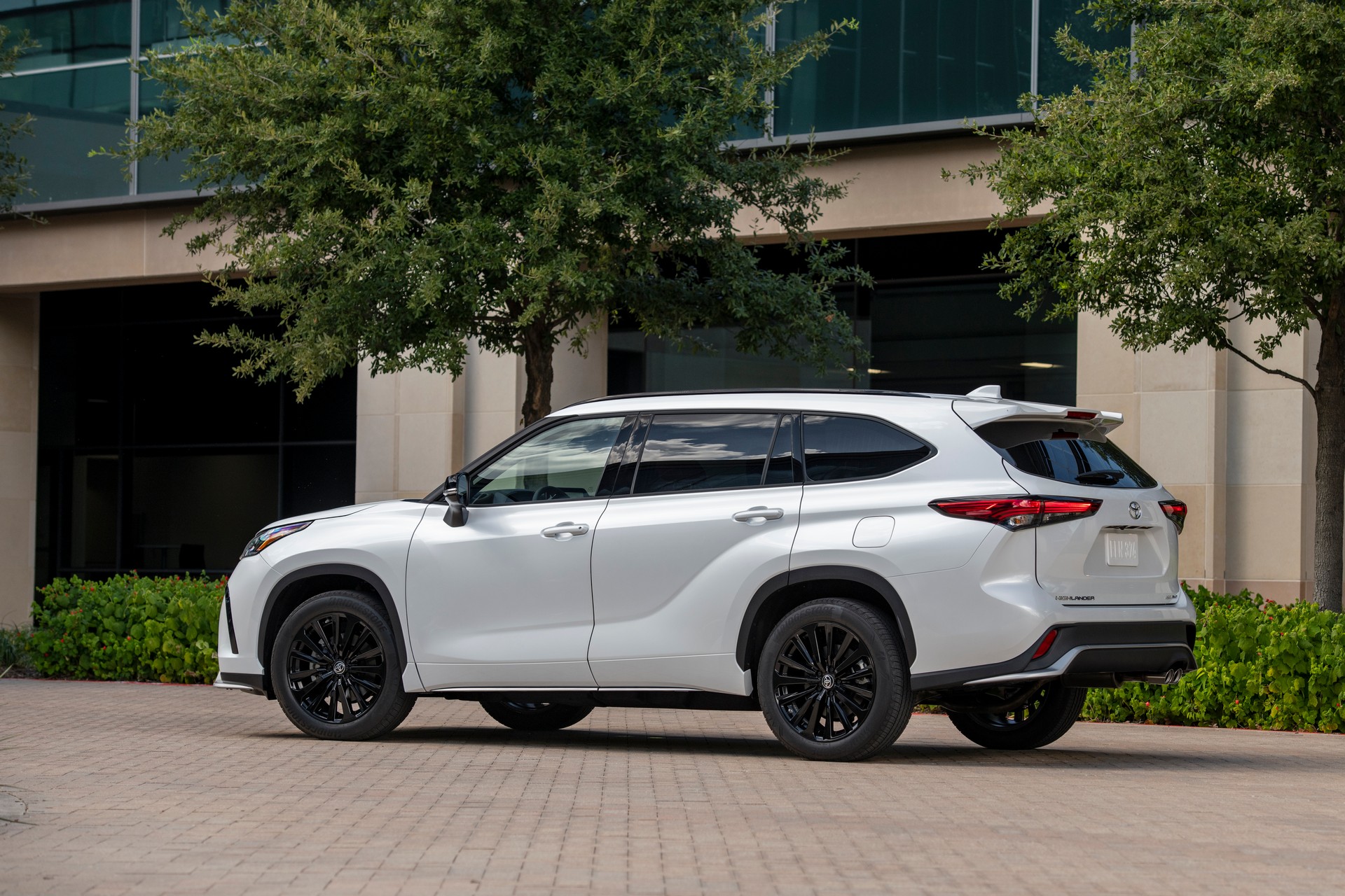 Toyota’s Techier And Turbocharged 2023 Highlander Starts At $36,420