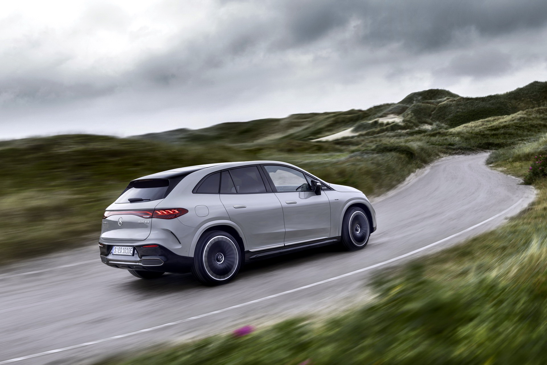 2024 Mercedes-AMG EQE SUV Delivers Up To 687 HP At The Expense Of Range