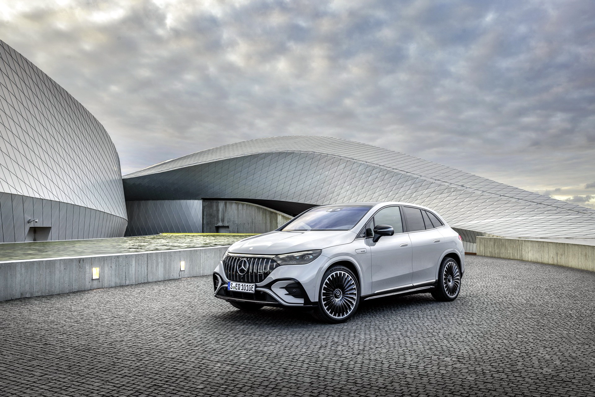 2024 Mercedes-AMG EQE SUV Delivers Up To 687 HP At The Expense Of Range