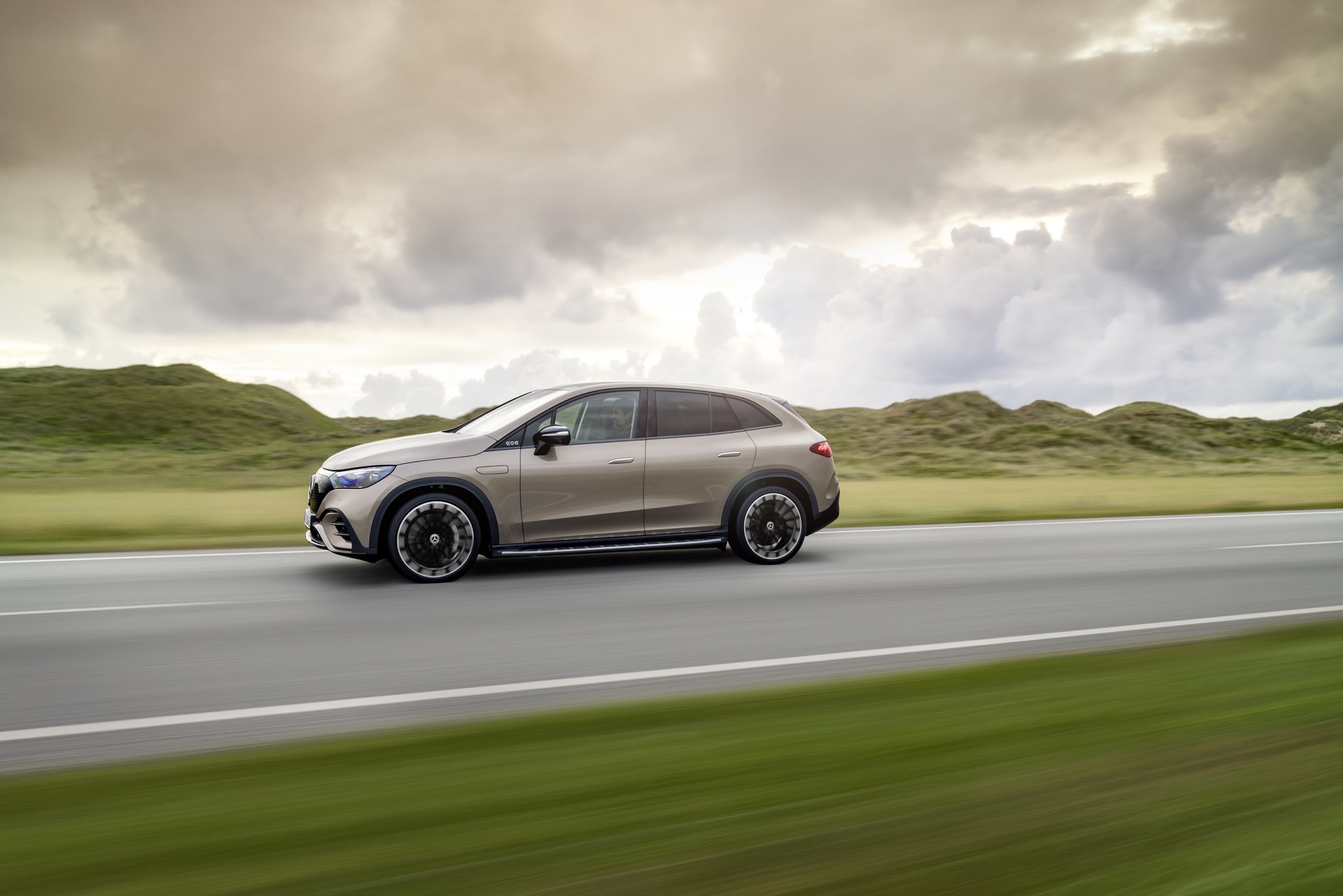 2024 Mercedes EQE SUV Offers A Range Of 370 Miles And Tech For Days